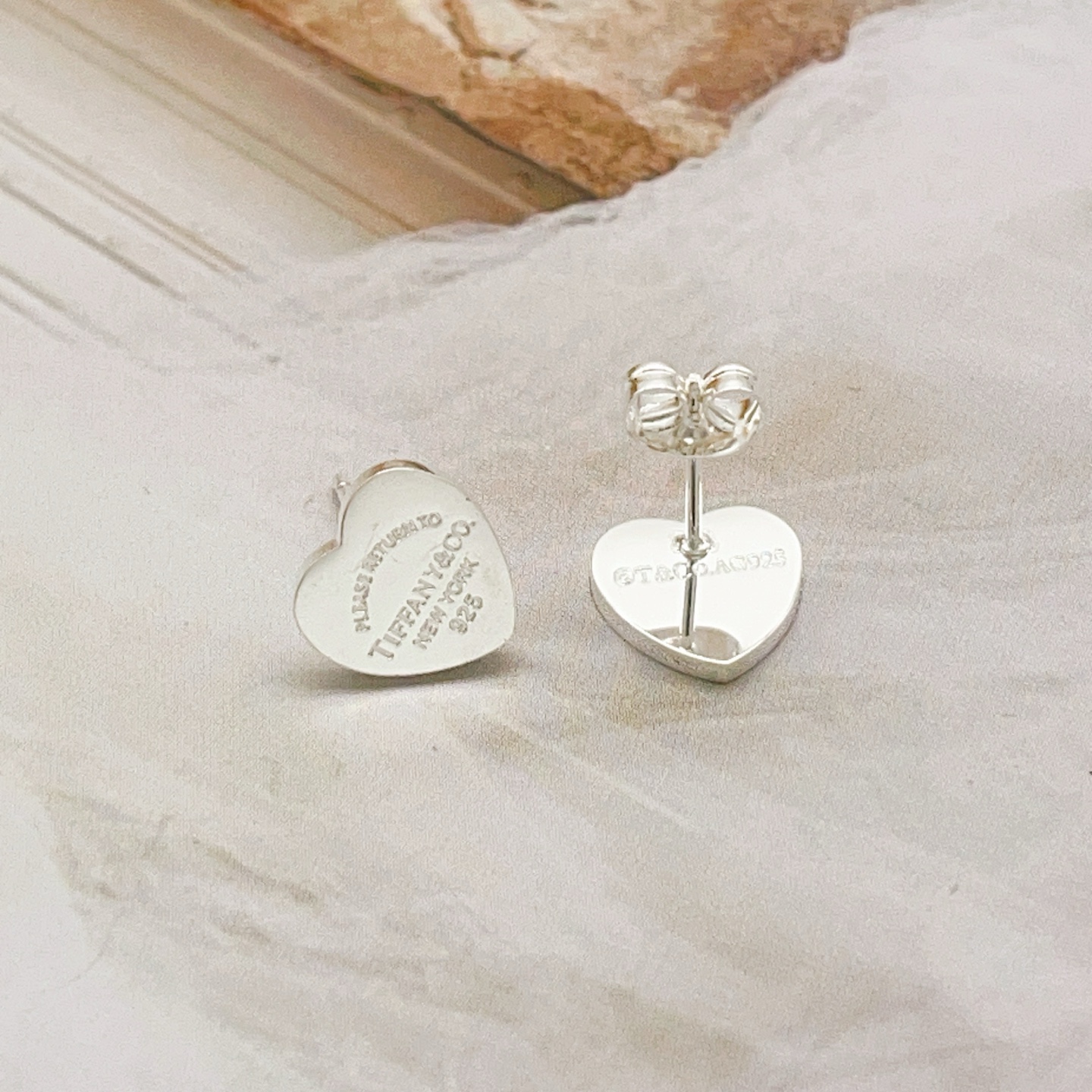 Tiffany & Co. Tiffany*帝芙尼最新款，非常的上镜‼ 设计很特别值得入手 高级手工坊系列