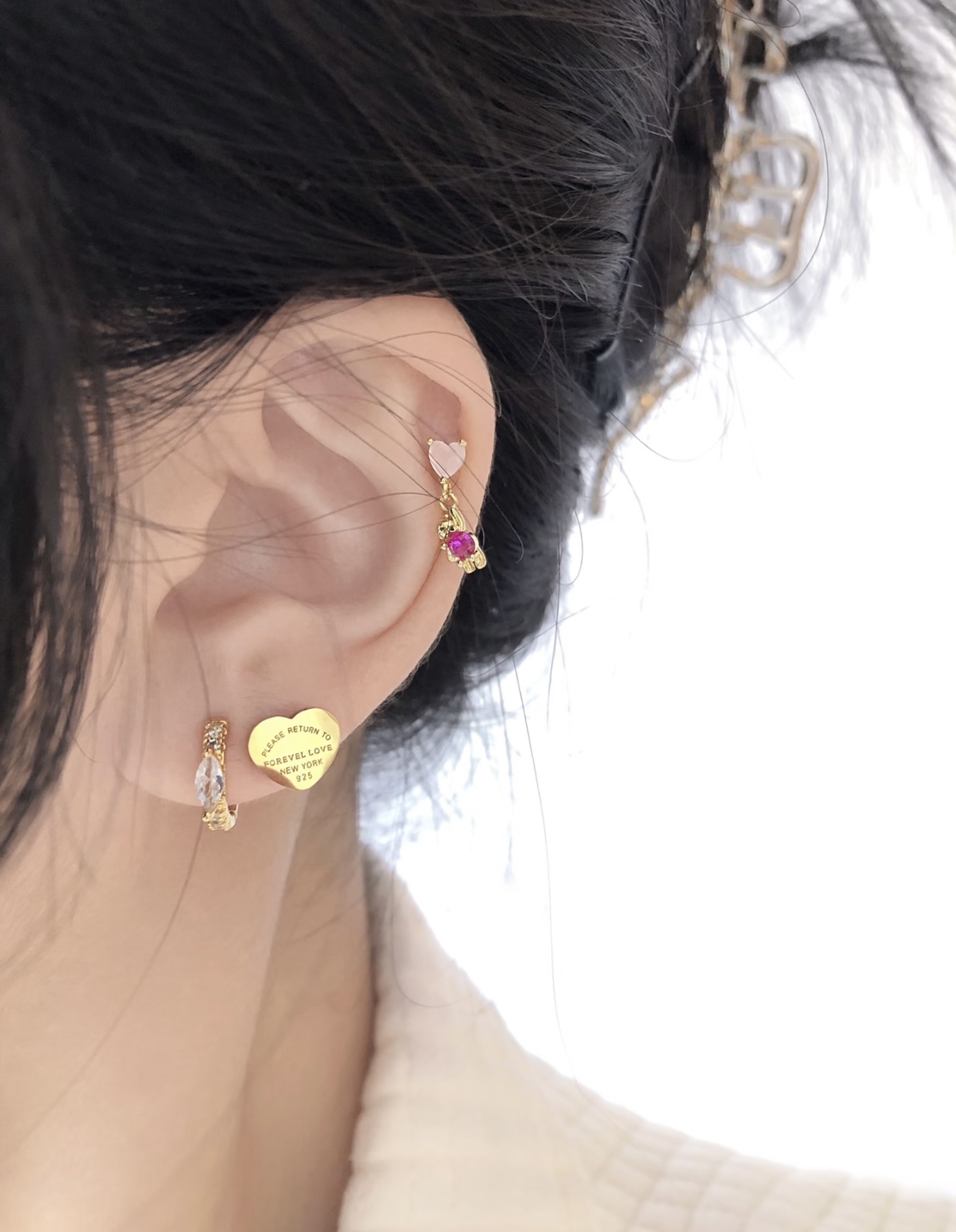 【Tiffany*帝芙尼最新款🆕🆕金色750爱心耳钉】一致官网黄铜材质，非常的上镜‼️设计很特别值得入手