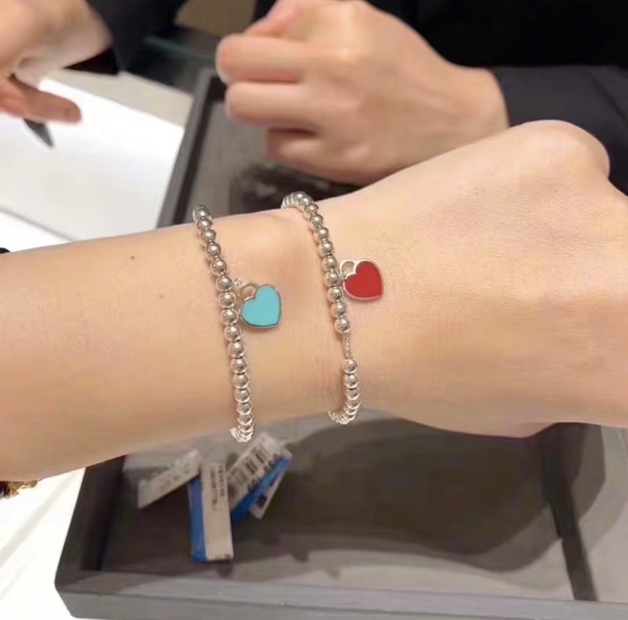 Tiffany & Co. Tiffany*帝芙尼最新款，非常的上镜‼ 设计很特别值得入手 高级手工坊系列