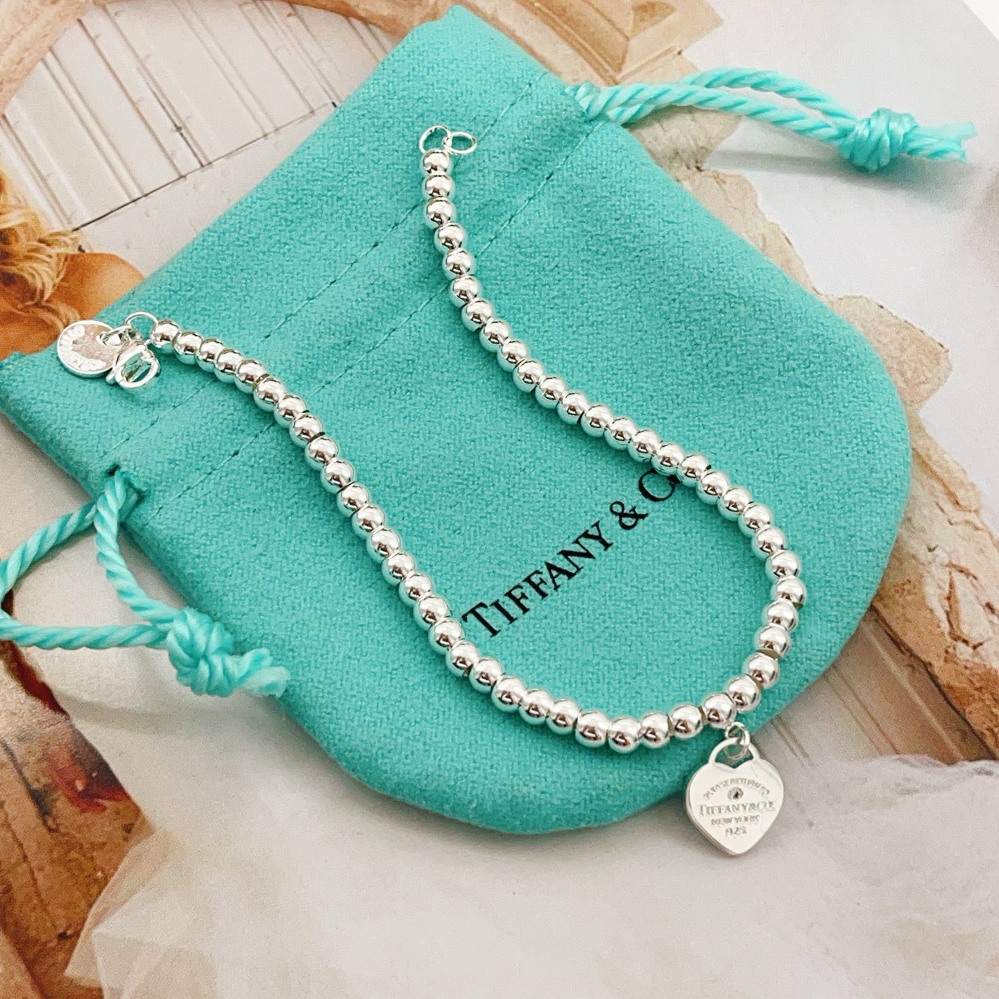 Tiffany & Co. Tiffany*帝芙尼最新款，非常的上镜‼ 设计很特别值得入手 高级手工坊系列