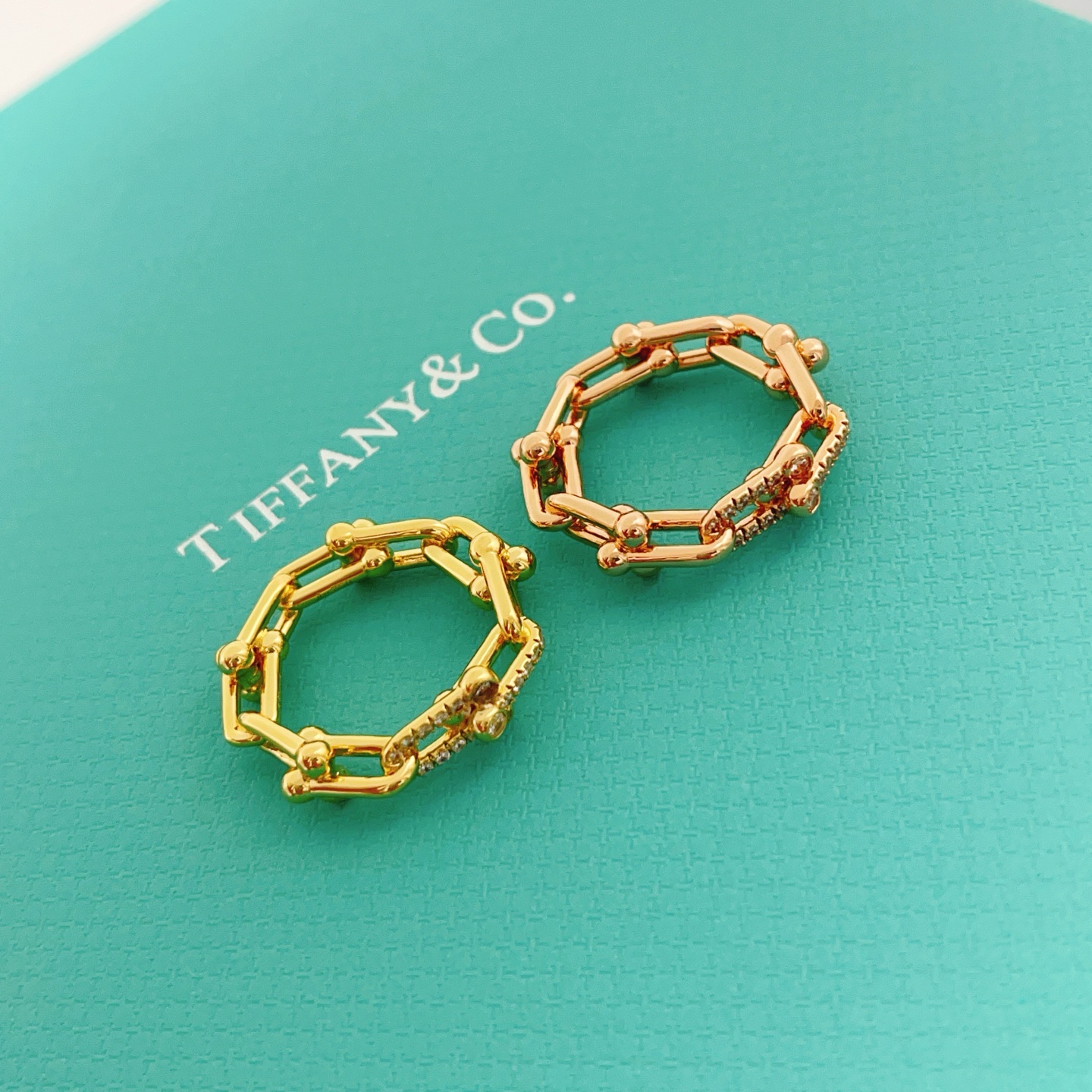 Tiffany & Co. Tiffany*帝芙尼最新款，非常的上镜‼ 设计很特别值得入手 高级手工坊系列