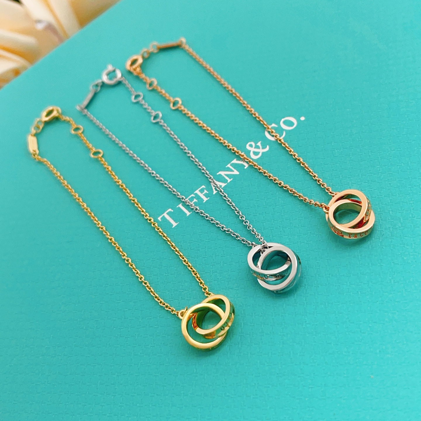 Tiffany & Co. Tiffany*帝芙尼最新款，非常的上镜‼ 设计很特别值得入手 高级手工坊系列