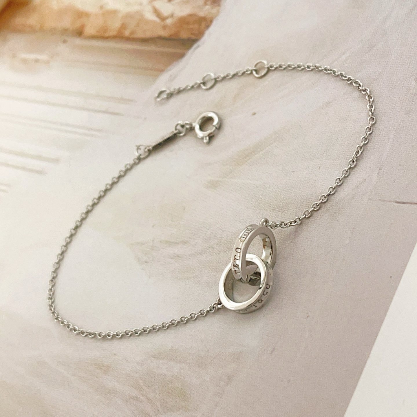 Tiffany & Co. Tiffany*帝芙尼最新款，非常的上镜‼ 设计很特别值得入手 高级手工坊系列