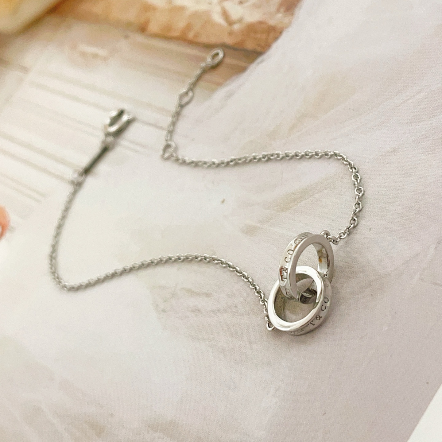 Tiffany & Co. Tiffany*帝芙尼最新款，非常的上镜‼ 设计很特别值得入手 高级手工坊系列