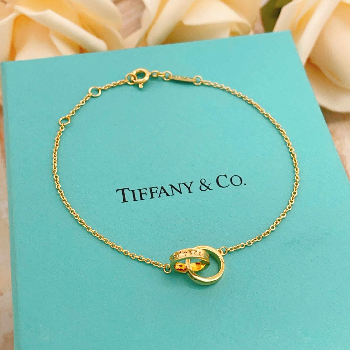 Tiffany & Co. Tiffany*帝芙尼最新款，非常的上镜‼ 设计很特别值得入手 高级手工坊系列