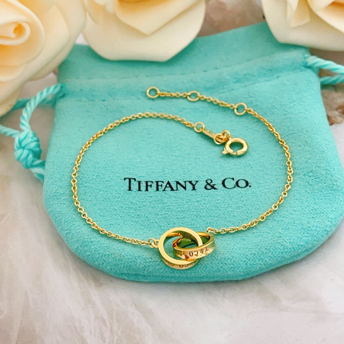 Tiffany & Co. Tiffany*帝芙尼最新款，非常的上镜‼ 设计很特别值得入手 高级手工坊系列