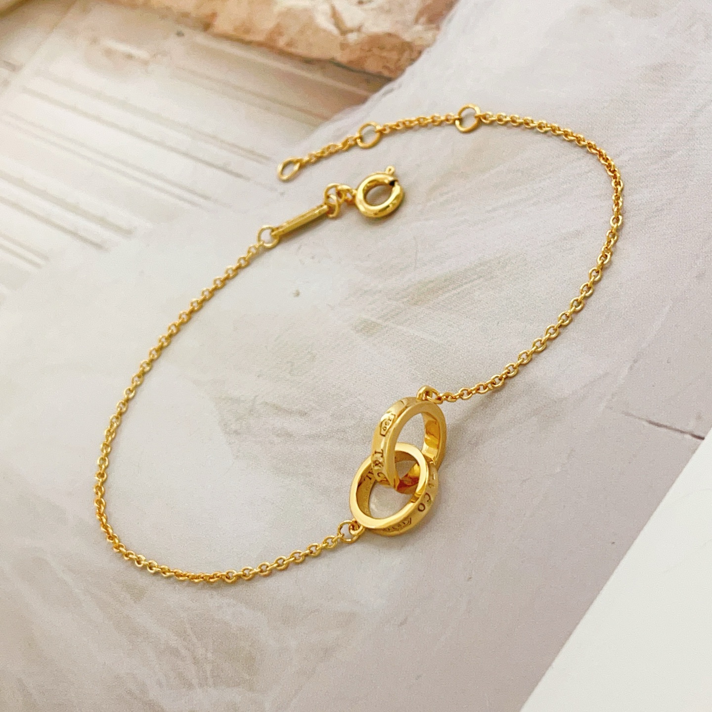 Tiffany & Co. Tiffany*帝芙尼最新款，非常的上镜‼ 设计很特别值得入手 高级手工坊系列