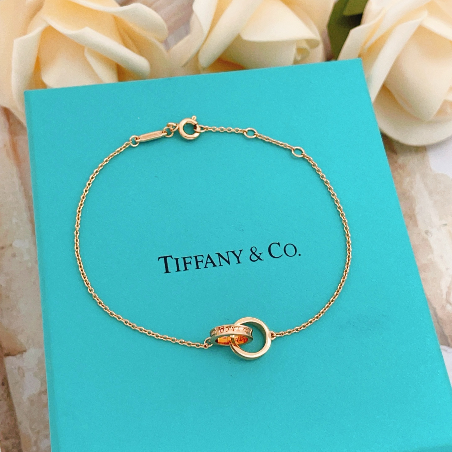 Tiffany & Co. Tiffany*帝芙尼最新款，非常的上镜‼ 设计很特别值得入手 高级手工坊系列