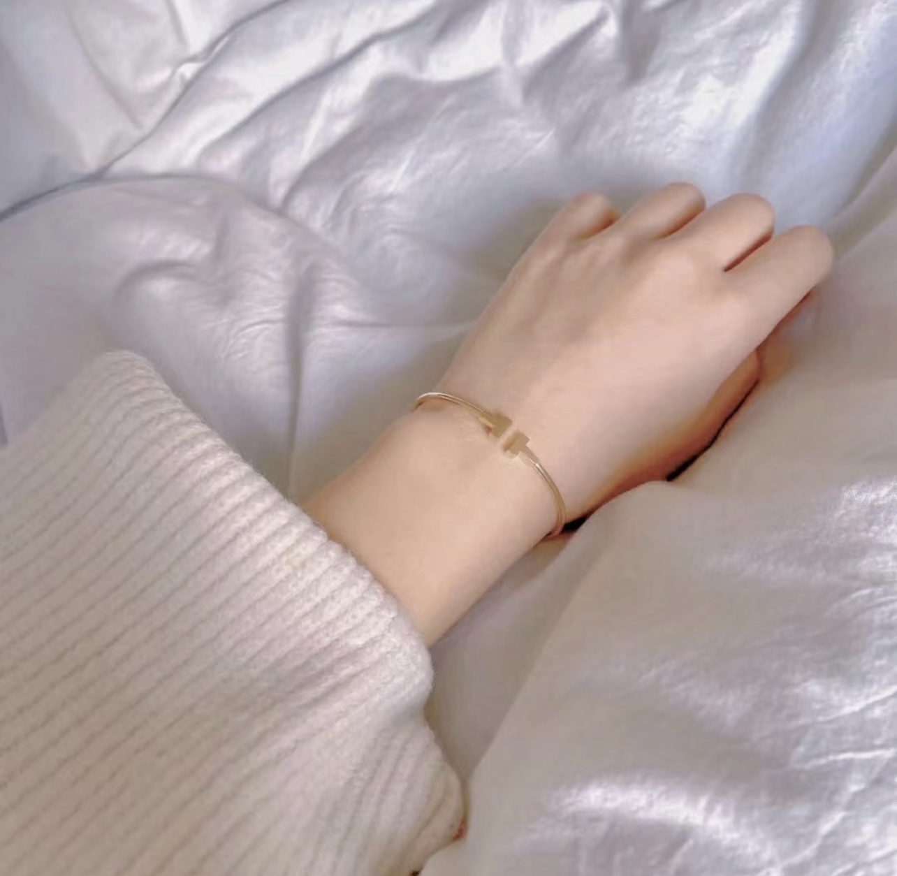 Tiffany & Co. Tiffany*帝芙尼最新款，非常的上镜‼ 设计很特别值得入手 高级手工坊系列