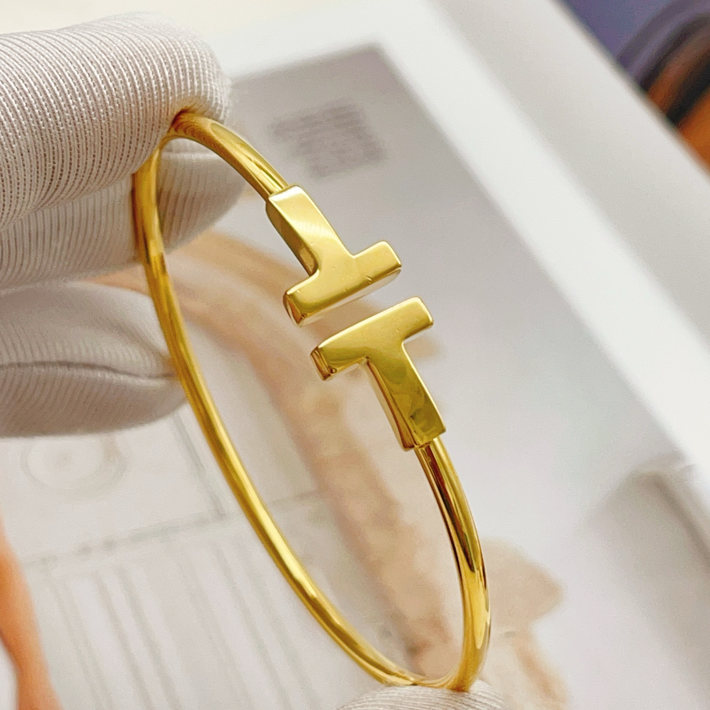 Tiffany & Co. Tiffany*帝芙尼最新款，非常的上镜‼ 设计很特别值得入手 高级手工坊系列