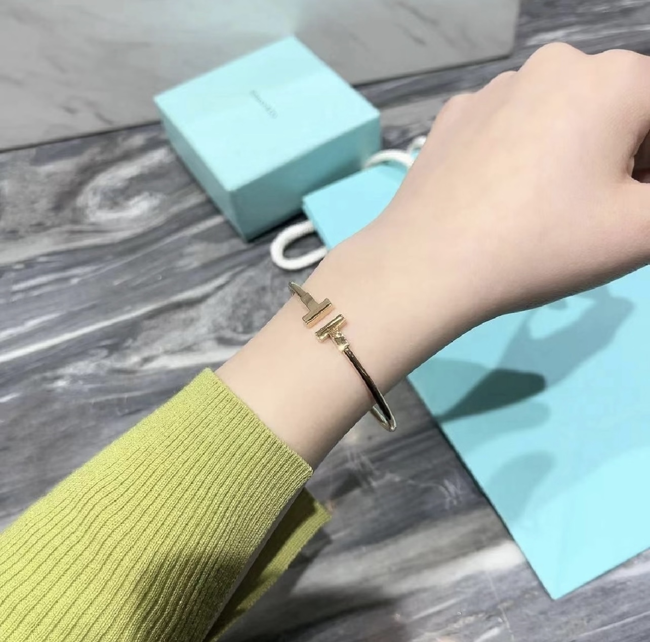 Tiffany & Co. Tiffany*帝芙尼最新款，非常的上镜‼ 设计很特别值得入手 高级手工坊系列