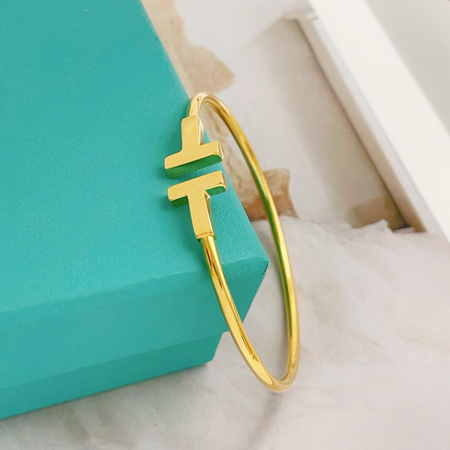 Tiffany & Co. Tiffany*帝芙尼最新款，非常的上镜‼ 设计很特别值得入手 高级手工坊系列