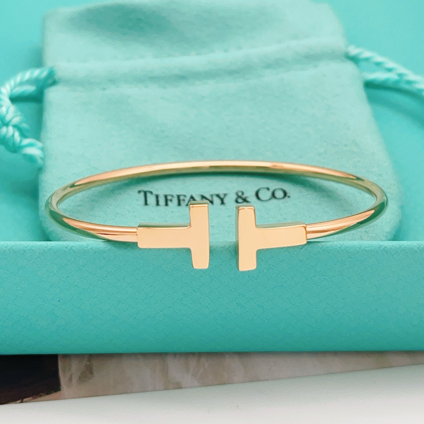 Tiffany & Co. Tiffany*帝芙尼最新款，非常的上镜‼ 设计很特别值得入手 高级手工坊系列