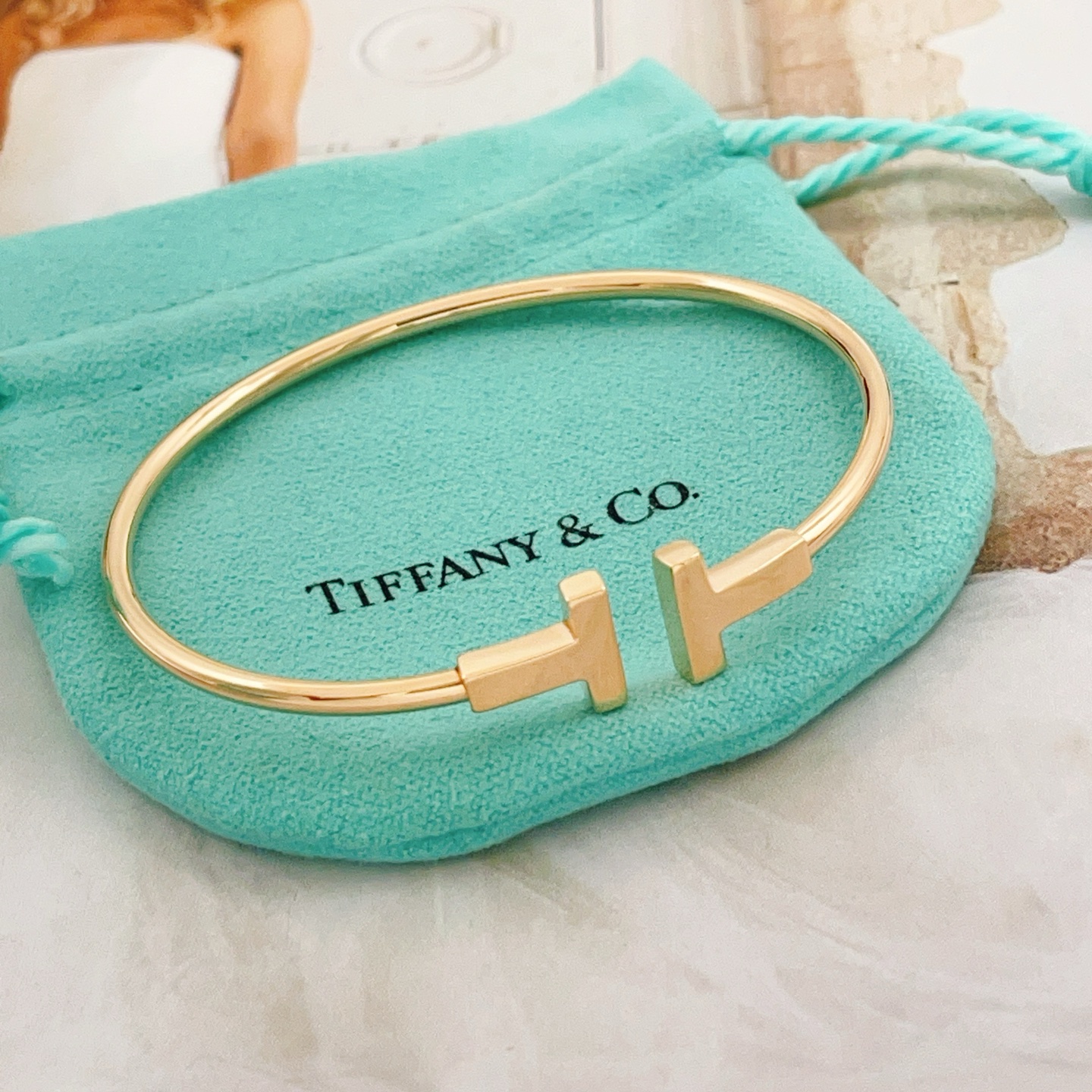 Tiffany & Co. Tiffany*帝芙尼最新款，非常的上镜‼ 设计很特别值得入手 高级手工坊系列