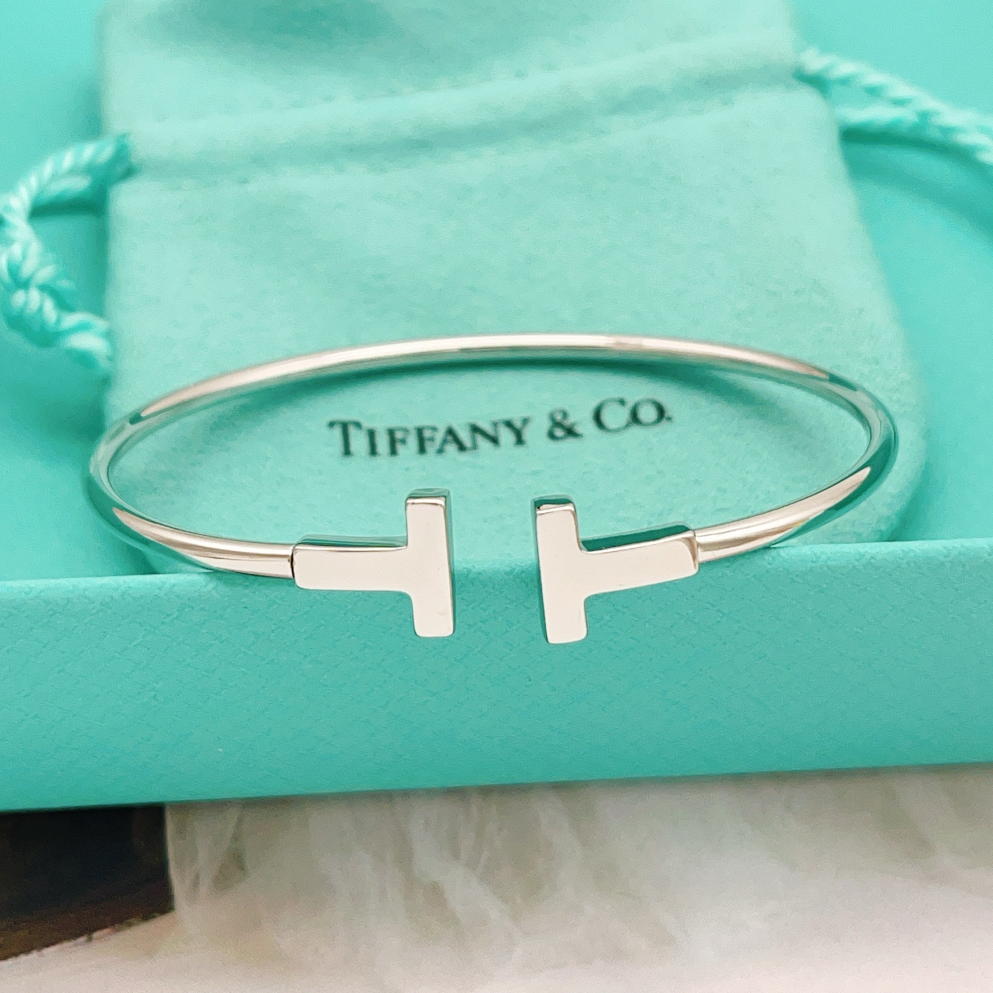 Tiffany & Co. Tiffany*帝芙尼最新款，非常的上镜‼ 设计很特别值得入手 高级手工坊系列