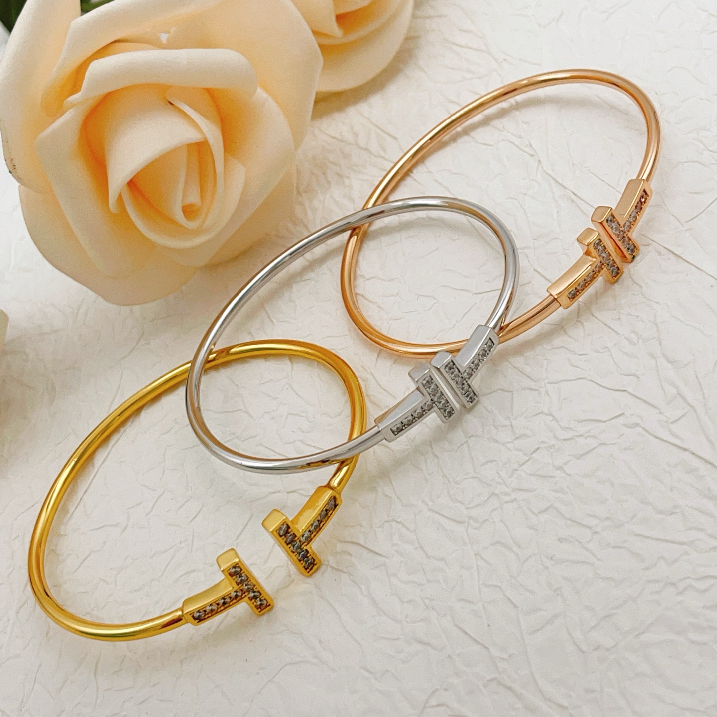 Tiffany & Co. Tiffany*帝芙尼最新款，非常的上镜‼ 设计很特别值得入手 高级手工坊系列