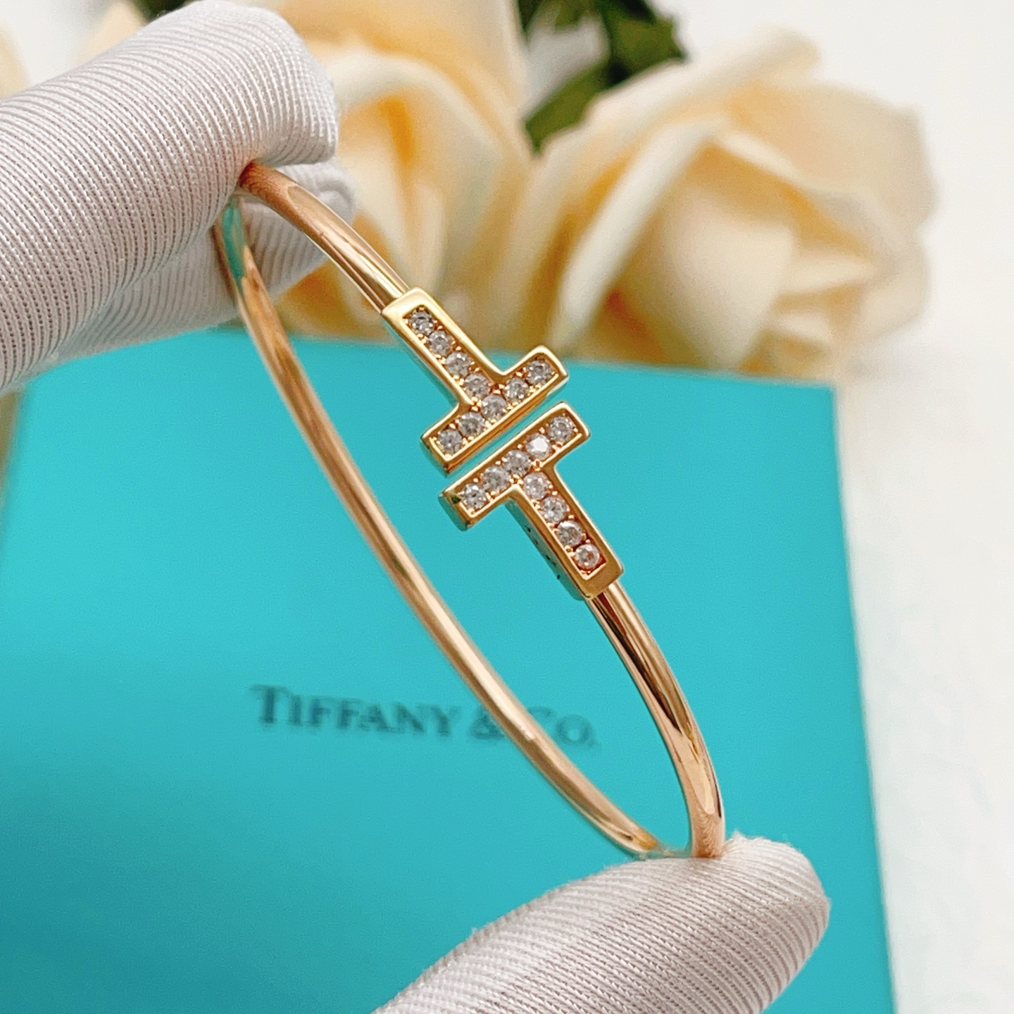 Tiffany & Co. Tiffany*帝芙尼最新款，非常的上镜‼ 设计很特别值得入手 高级手工坊系列