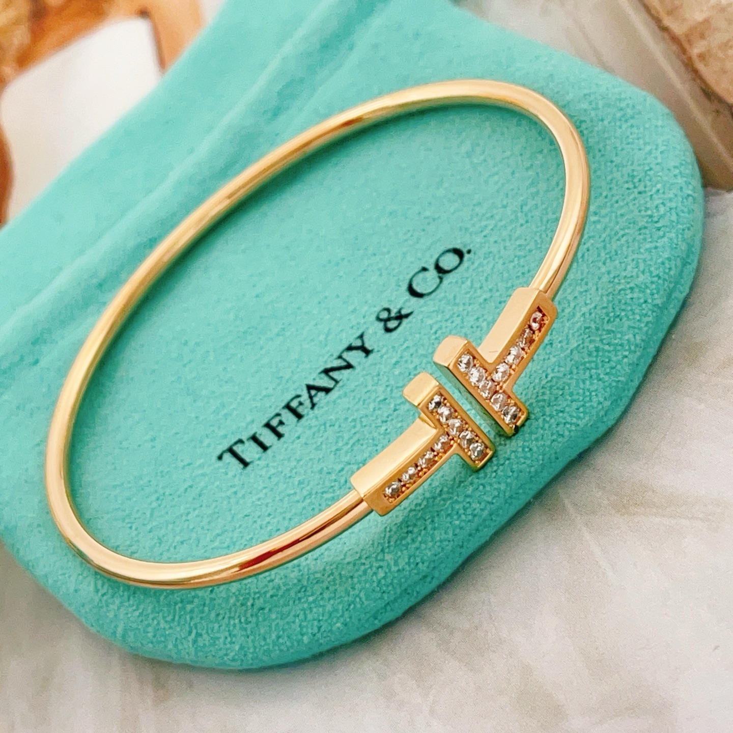 Tiffany & Co. Tiffany*帝芙尼最新款，非常的上镜‼ 设计很特别值得入手 高级手工坊系列