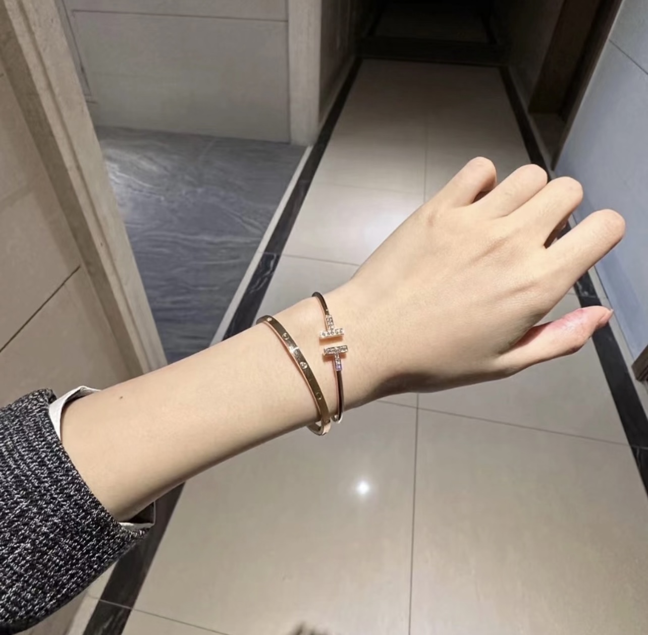 Tiffany & Co. Tiffany*帝芙尼最新款，非常的上镜‼ 设计很特别值得入手 高级手工坊系列