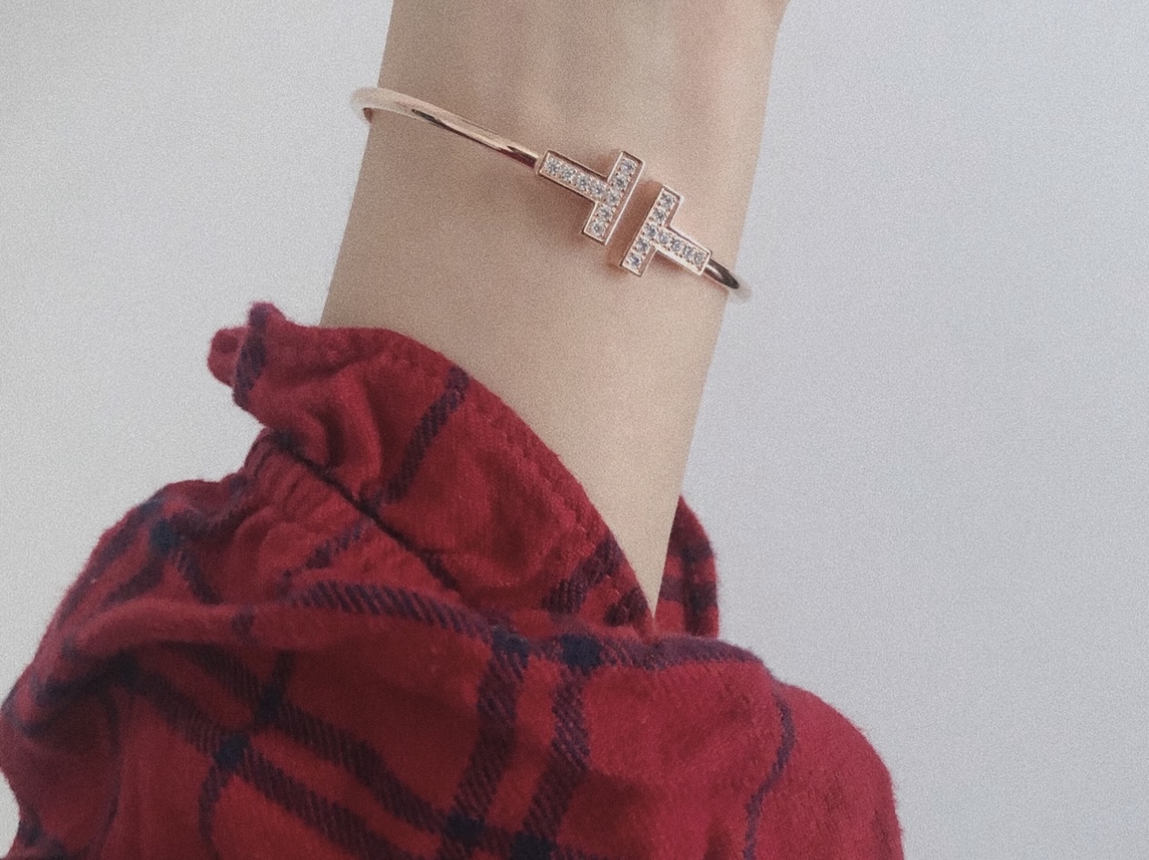 Tiffany & Co. Tiffany*帝芙尼最新款，非常的上镜‼ 设计很特别值得入手 高级手工坊系列
