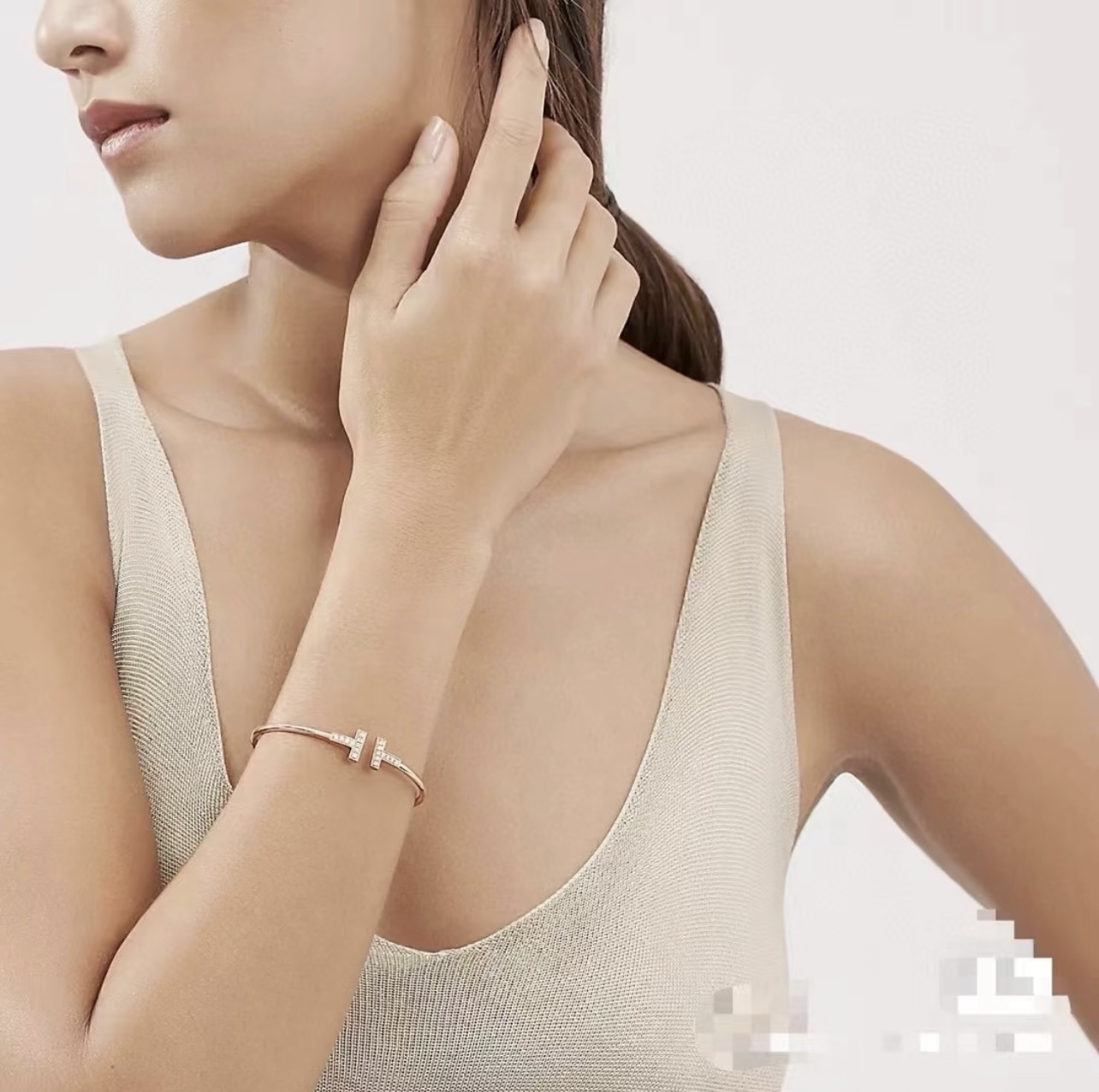 Tiffany & Co. Tiffany*帝芙尼最新款，非常的上镜‼ 设计很特别值得入手 高级手工坊系列