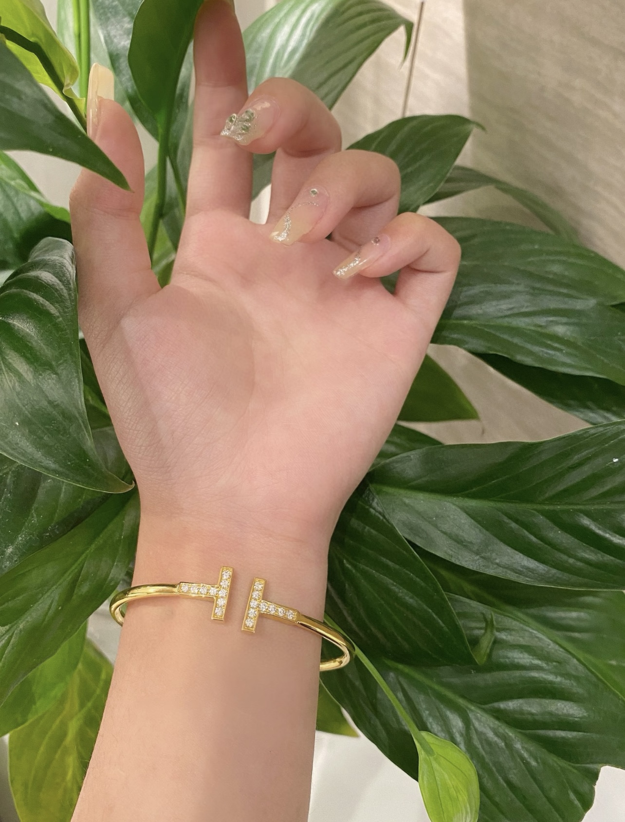 【Tiffany*帝芙尼最新款🆕🆕银色满钻双T手镯】一致官网黄铜材质，非常的上镜‼️设计很特别值得入手。