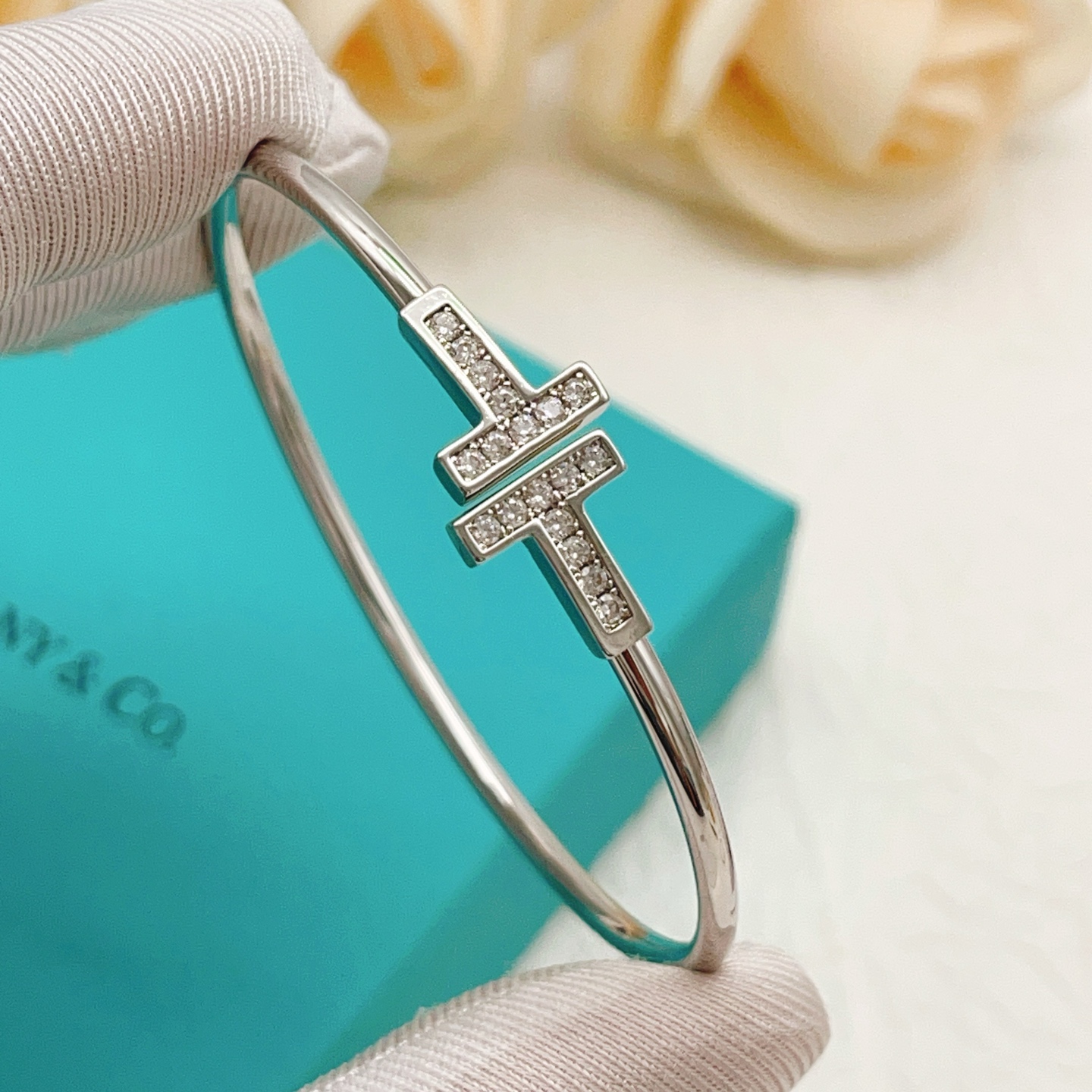 Tiffany & Co. Tiffany*帝芙尼最新款，非常的上镜‼ 设计很特别值得入手 高级手工坊系列