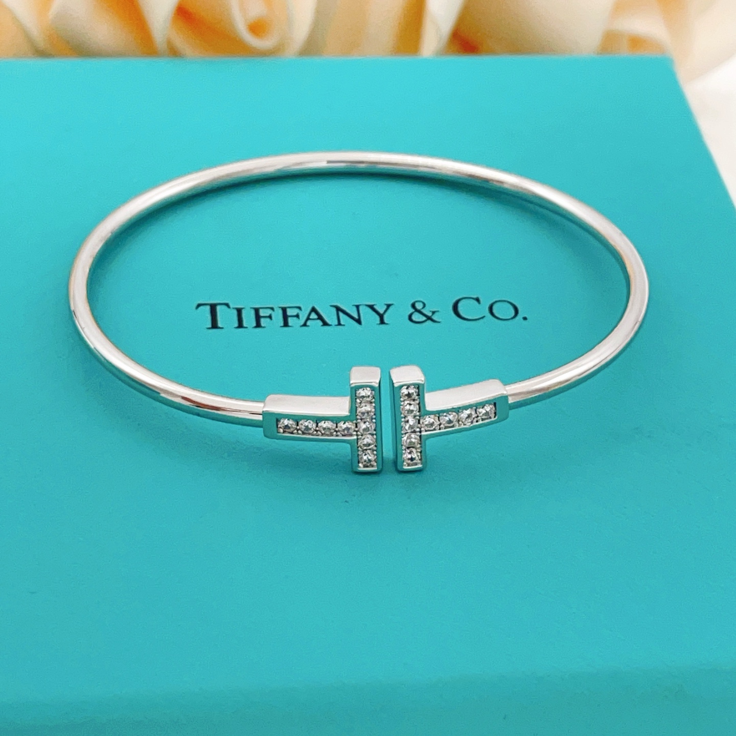 Tiffany & Co. Tiffany*帝芙尼最新款，非常的上镜‼ 设计很特别值得入手 高级手工坊系列