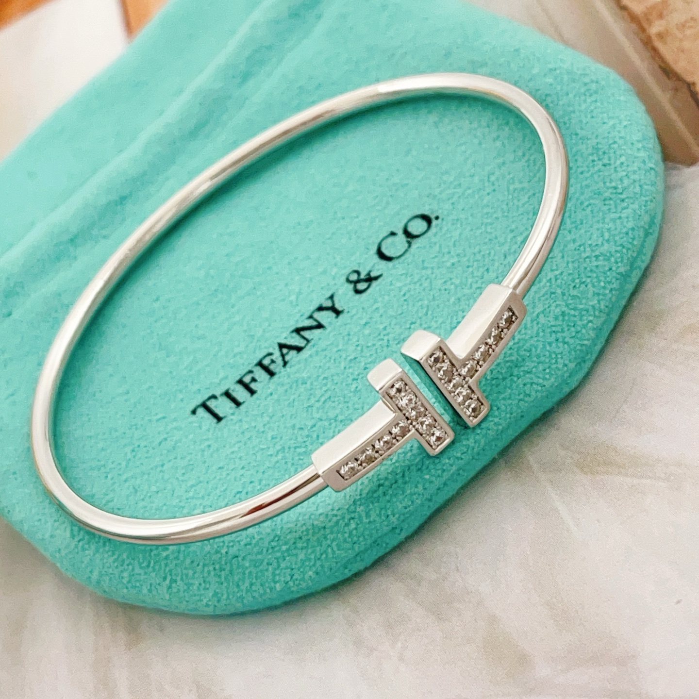 Tiffany & Co. Tiffany*帝芙尼最新款，非常的上镜‼ 设计很特别值得入手 高级手工坊系列