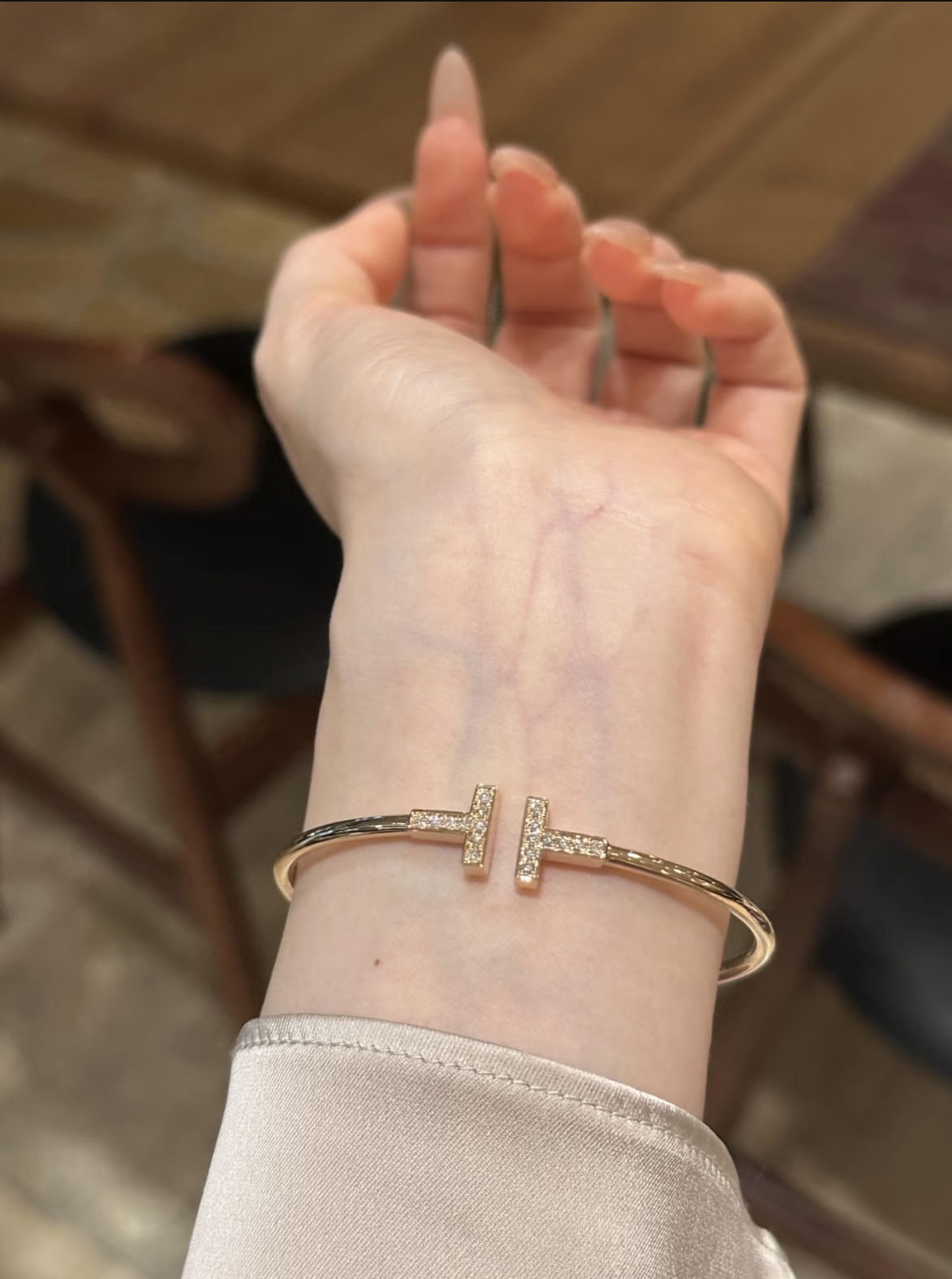 Tiffany & Co. Tiffany*帝芙尼最新款，非常的上镜‼ 设计很特别值得入手 高级手工坊系列