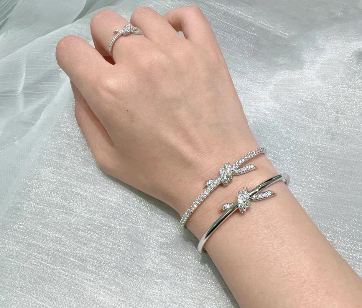 Tiffany & Co. Tiffany*帝芙尼最新款，非常的上镜‼ 设计很特别值得入手 高级手工坊系列