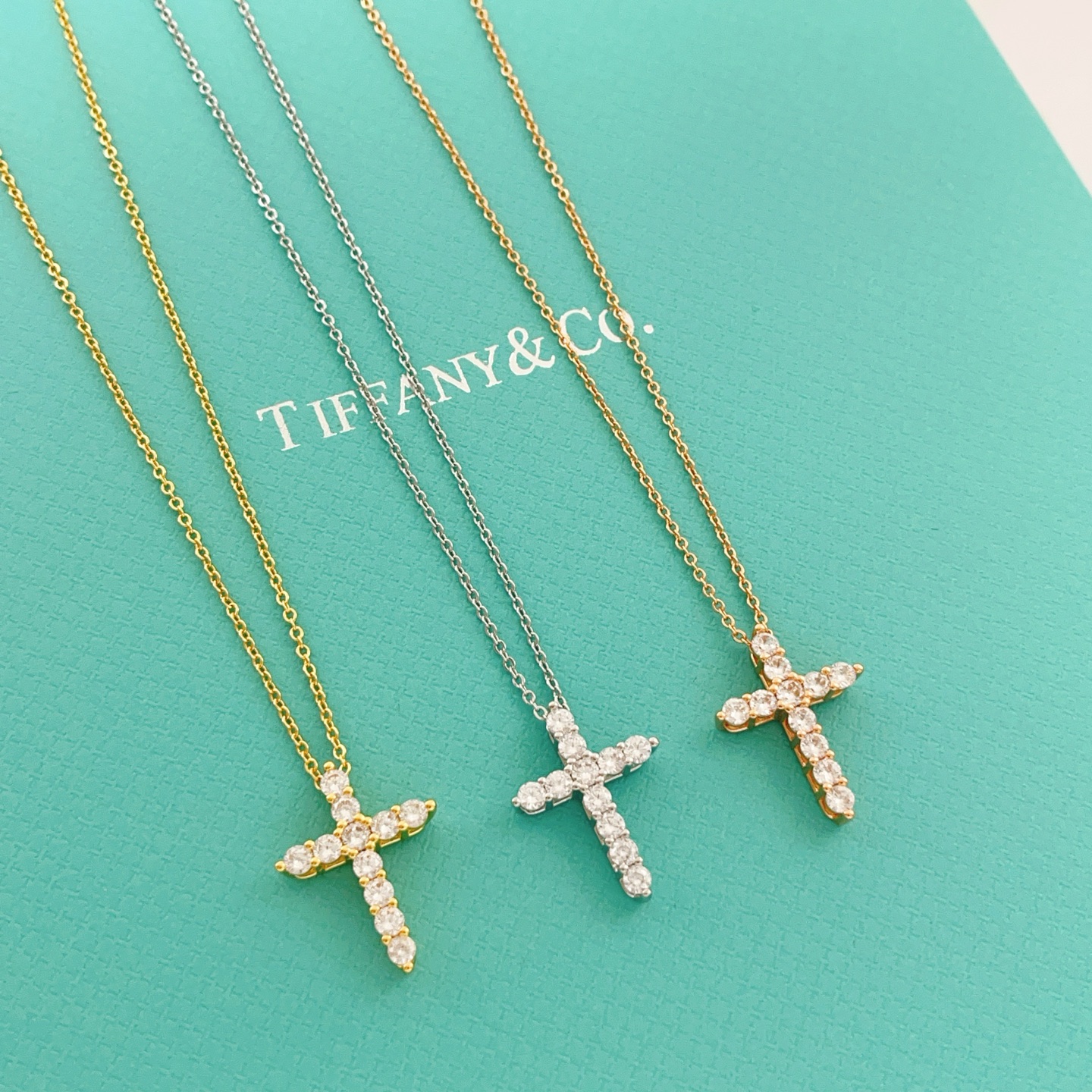 Tiffany & Co. Tiffany*帝芙尼最新款，非常的上镜‼ 设计很特别值得入手 高级手工坊系列