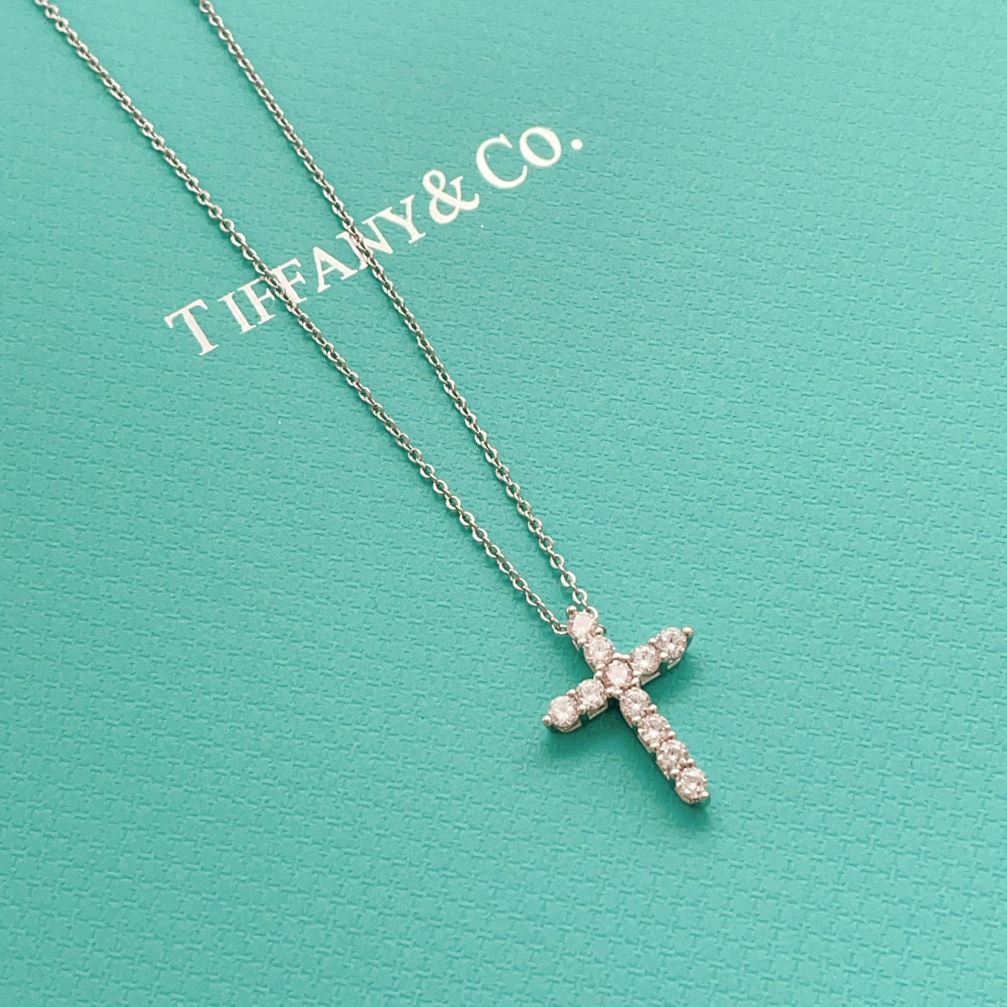 Tiffany & Co. Tiffany*帝芙尼最新款，非常的上镜‼ 设计很特别值得入手 高级手工坊系列