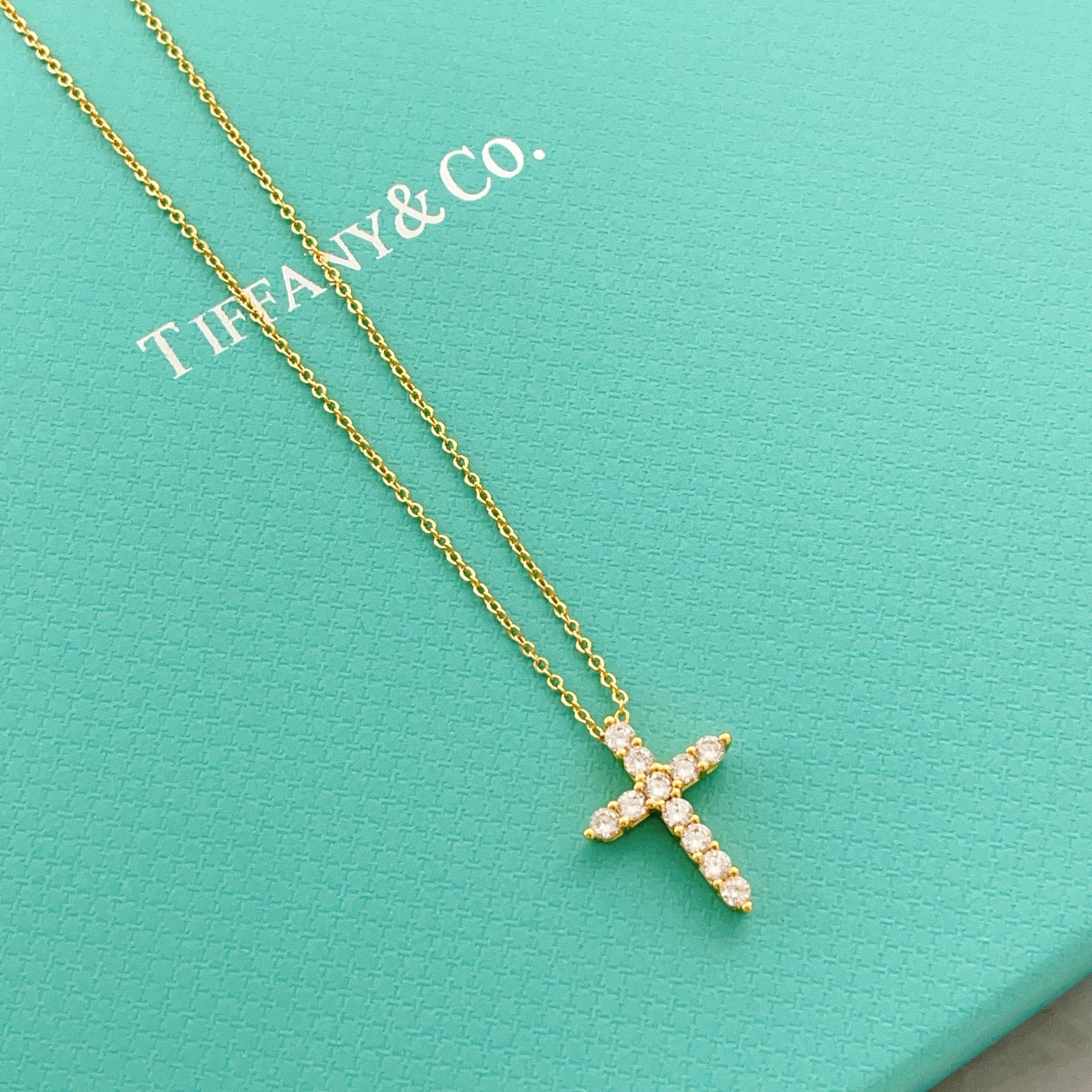 Tiffany & Co. Tiffany*帝芙尼最新款，非常的上镜‼ 设计很特别值得入手 高级手工坊系列