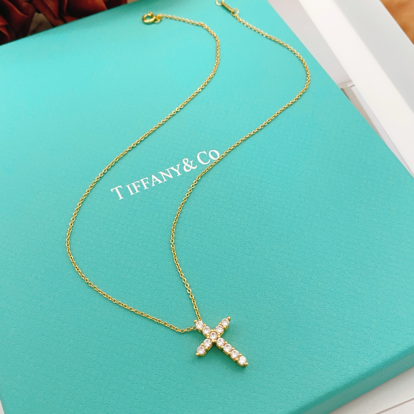 Tiffany & Co. Tiffany*帝芙尼最新款，非常的上镜‼ 设计很特别值得入手 高级手工坊系列