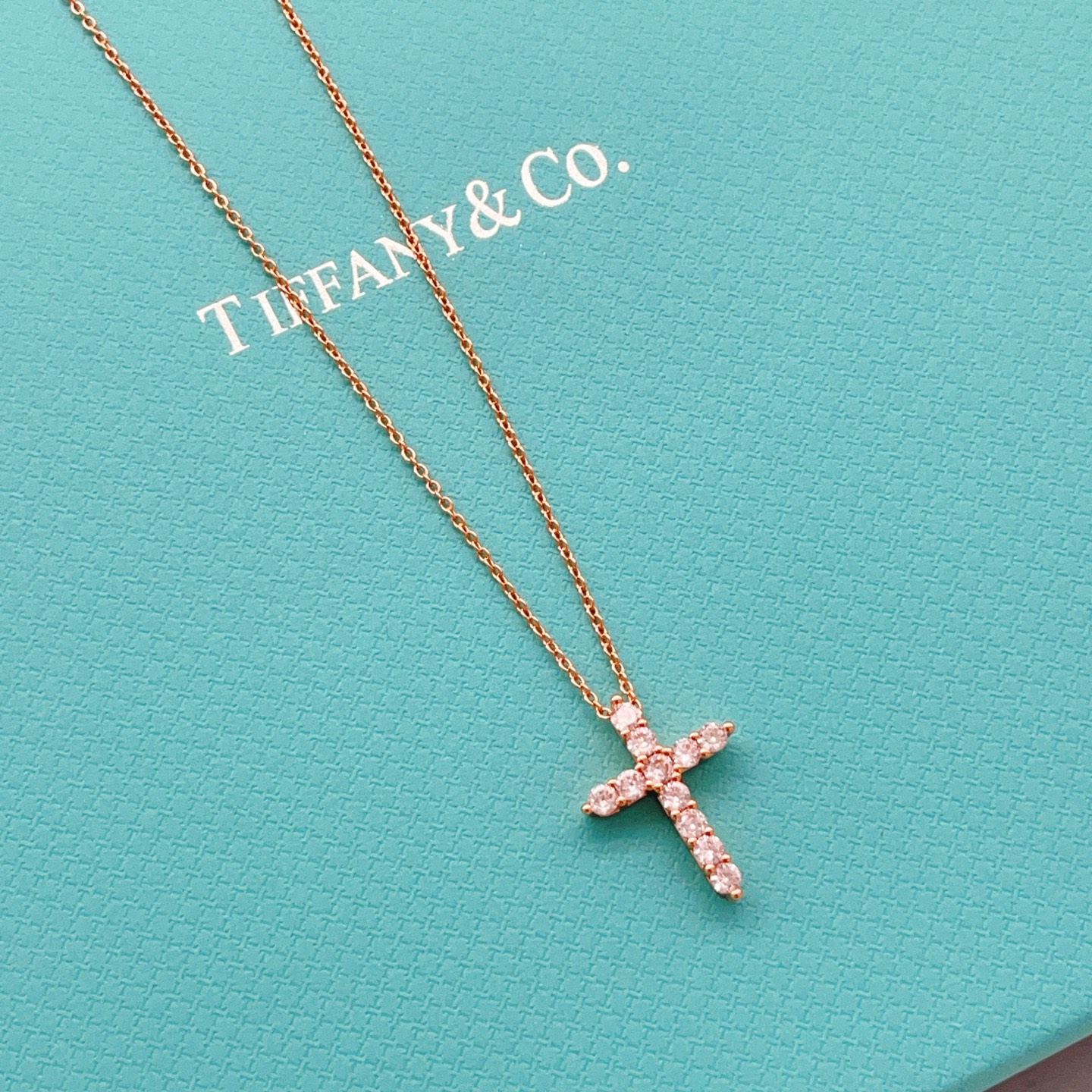 Tiffany & Co. Tiffany*帝芙尼最新款，非常的上镜‼ 设计很特别值得入手 高级手工坊系列