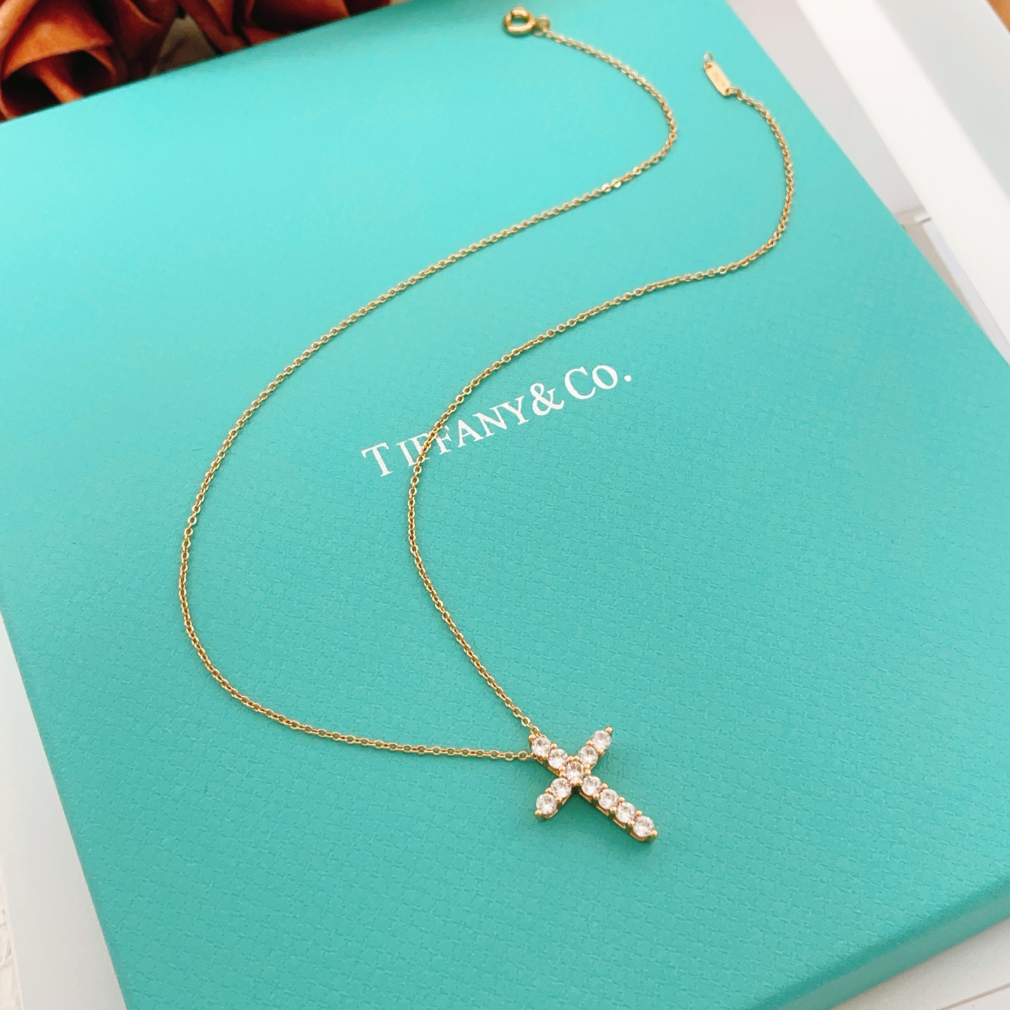 Tiffany & Co. Tiffany*帝芙尼最新款，非常的上镜‼ 设计很特别值得入手 高级手工坊系列