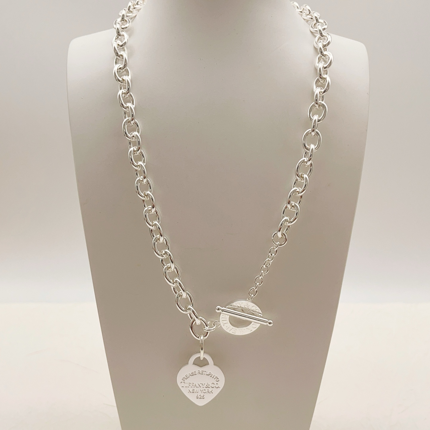 Tiffany & Co. Tiffany*帝芙尼最新款，非常的上镜‼ 设计很特别值得入手 高级手工坊系列