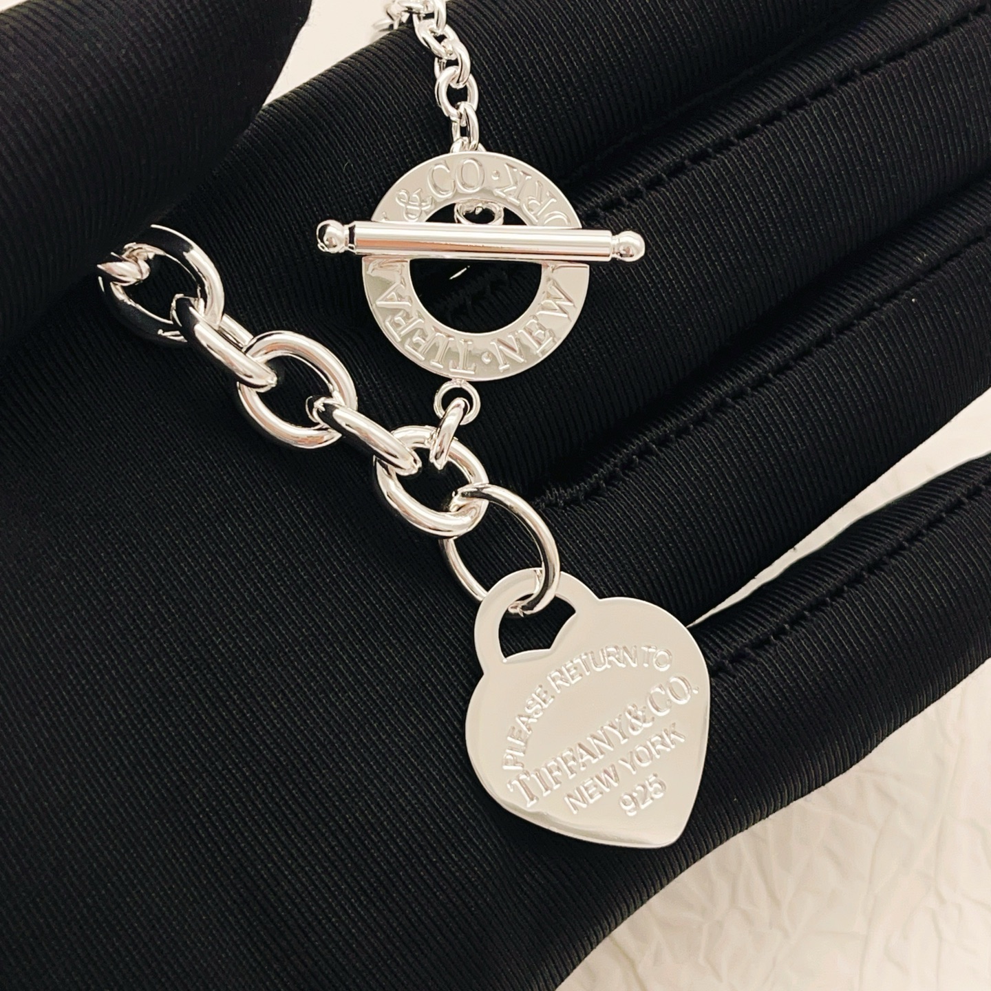 Tiffany & Co. Tiffany*帝芙尼最新款，非常的上镜‼ 设计很特别值得入手 高级手工坊系列