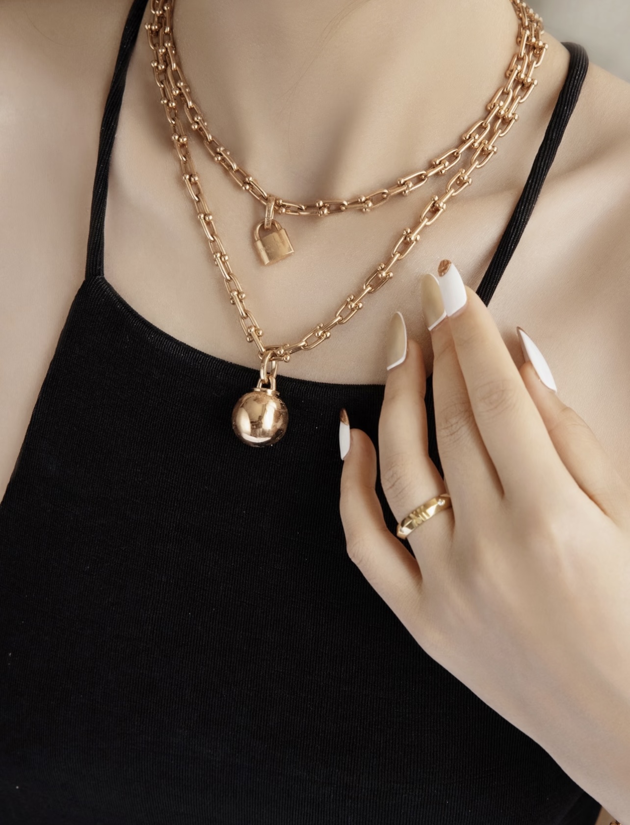 Tiffany & Co. Tiffany*帝芙尼最新款，非常的上镜‼ 设计很特别值得入手 高级手工坊系列