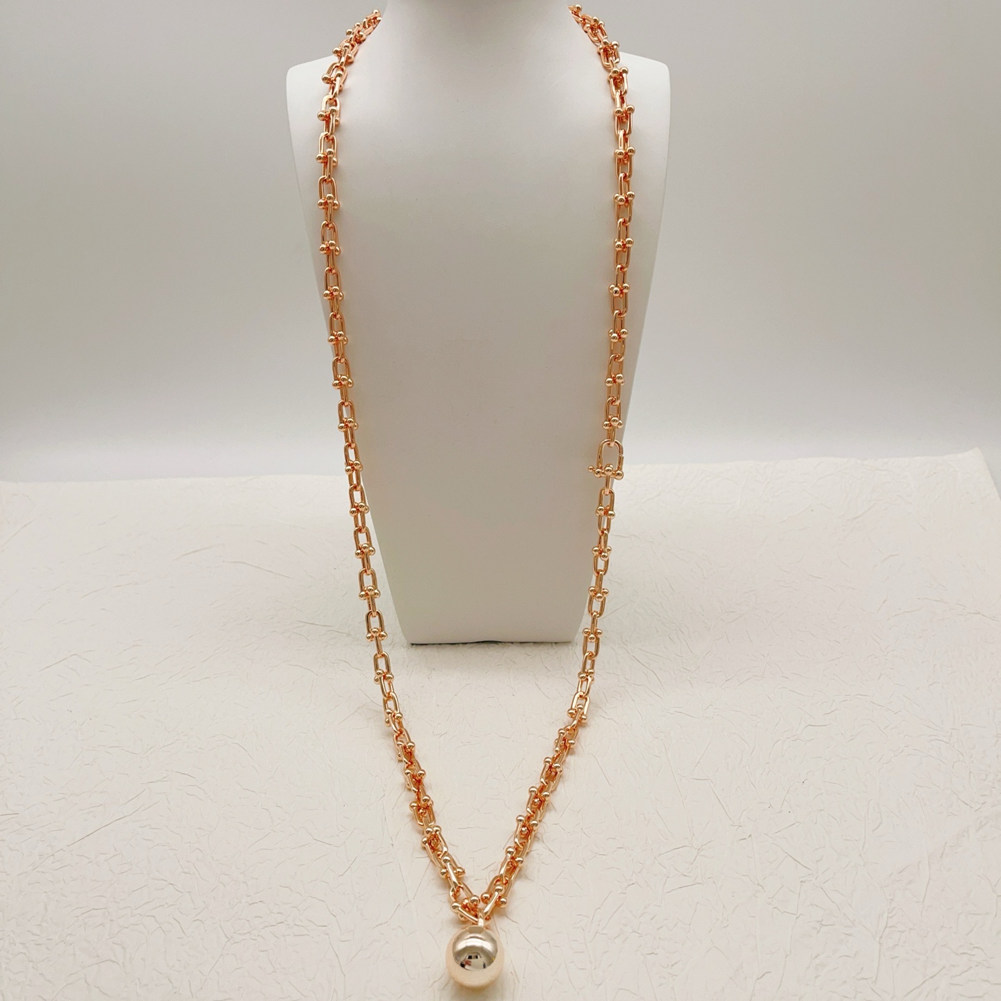 Tiffany & Co. Tiffany*帝芙尼最新款，非常的上镜‼ 设计很特别值得入手 高级手工坊系列