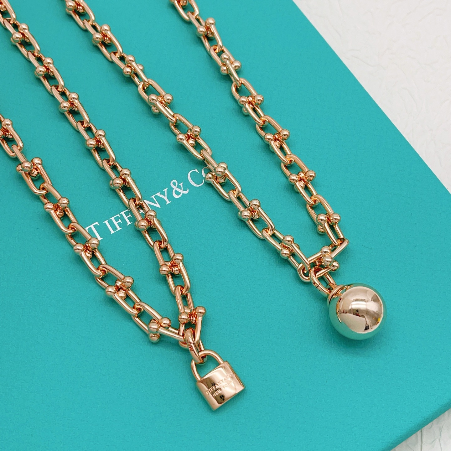 Tiffany & Co. Tiffany*帝芙尼最新款，非常的上镜‼ 设计很特别值得入手 高级手工坊系列