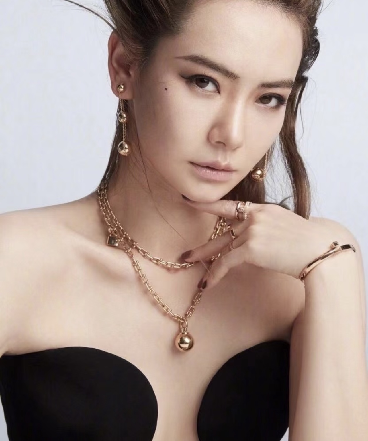 Tiffany & Co. Tiffany*帝芙尼最新款，非常的上镜‼ 设计很特别值得入手 高级手工坊系列