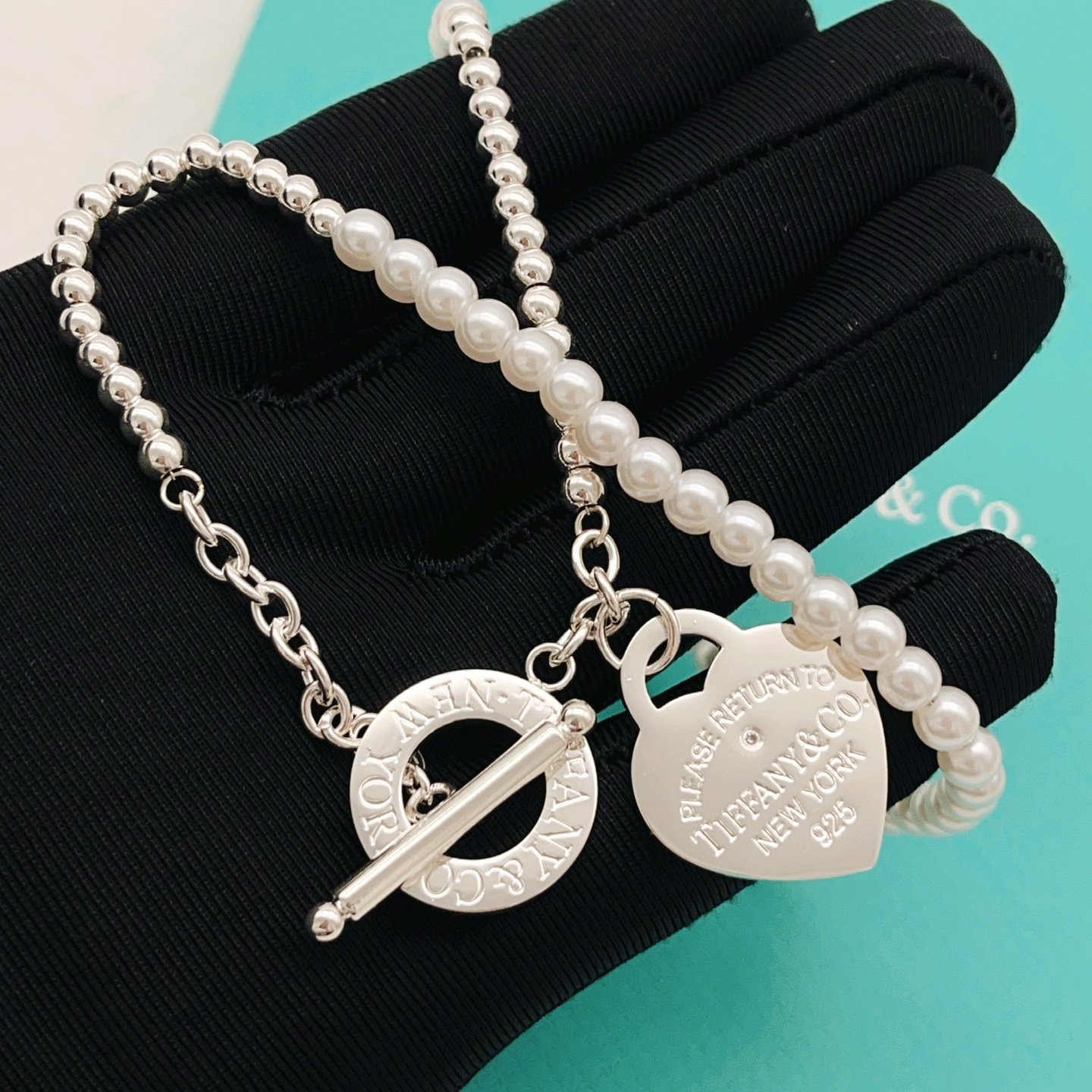Tiffany & Co. Tiffany*帝芙尼最新款，非常的上镜‼ 设计很特别值得入手 高级手工坊系列
