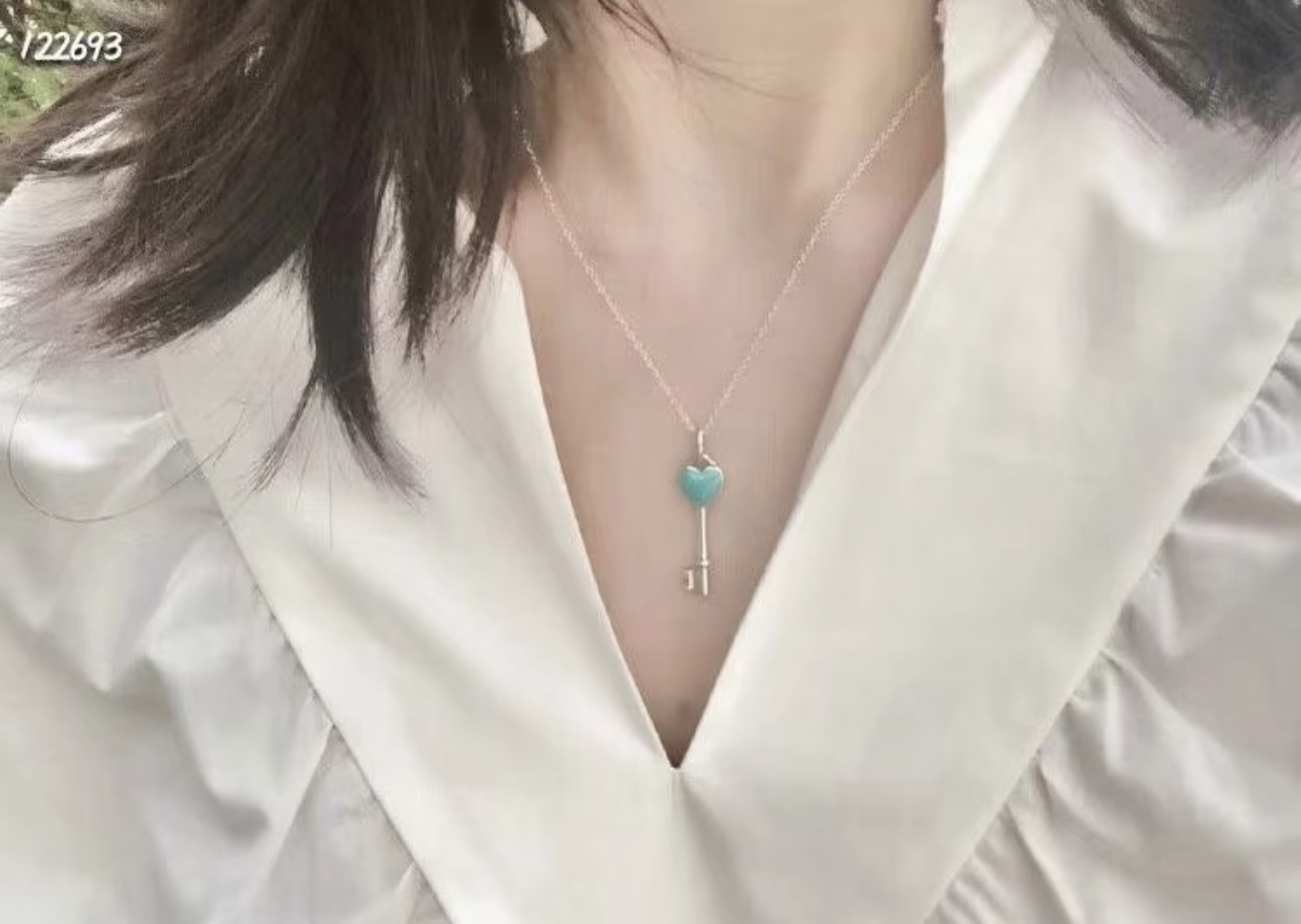 Tiffany & Co. Tiffany*帝芙尼最新款，非常的上镜‼ 设计很特别值得入手 高级手工坊系列