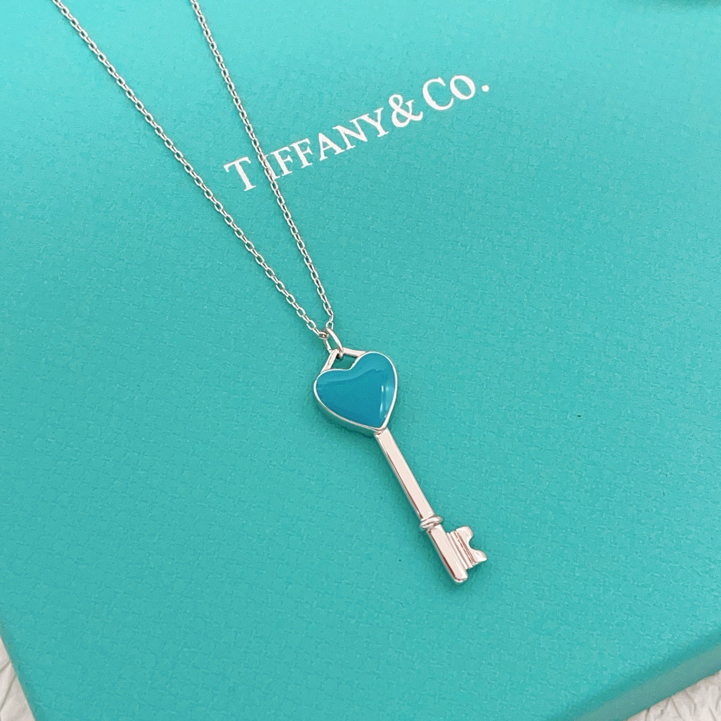 Tiffany & Co. Tiffany*帝芙尼最新款，非常的上镜‼ 设计很特别值得入手 高级手工坊系列