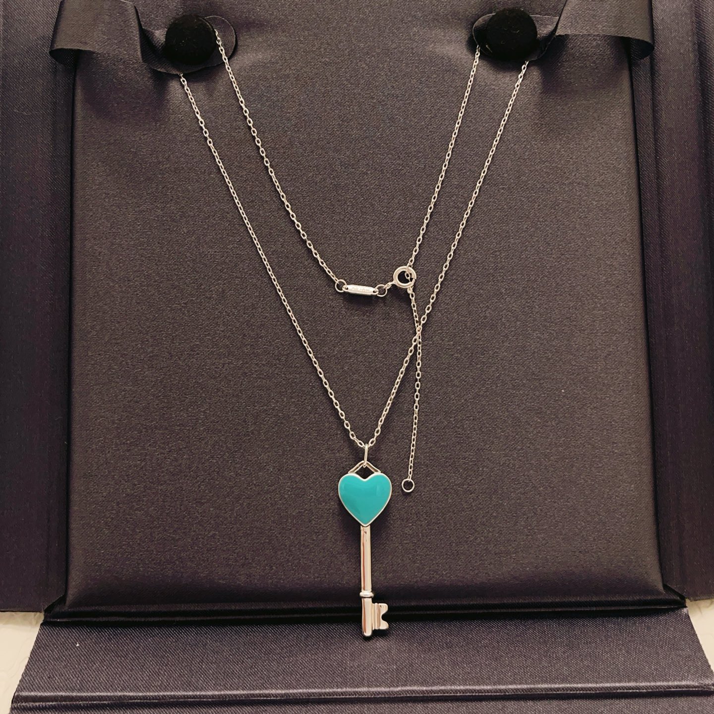 Tiffany & Co. Tiffany*帝芙尼最新款，非常的上镜‼ 设计很特别值得入手 高级手工坊系列