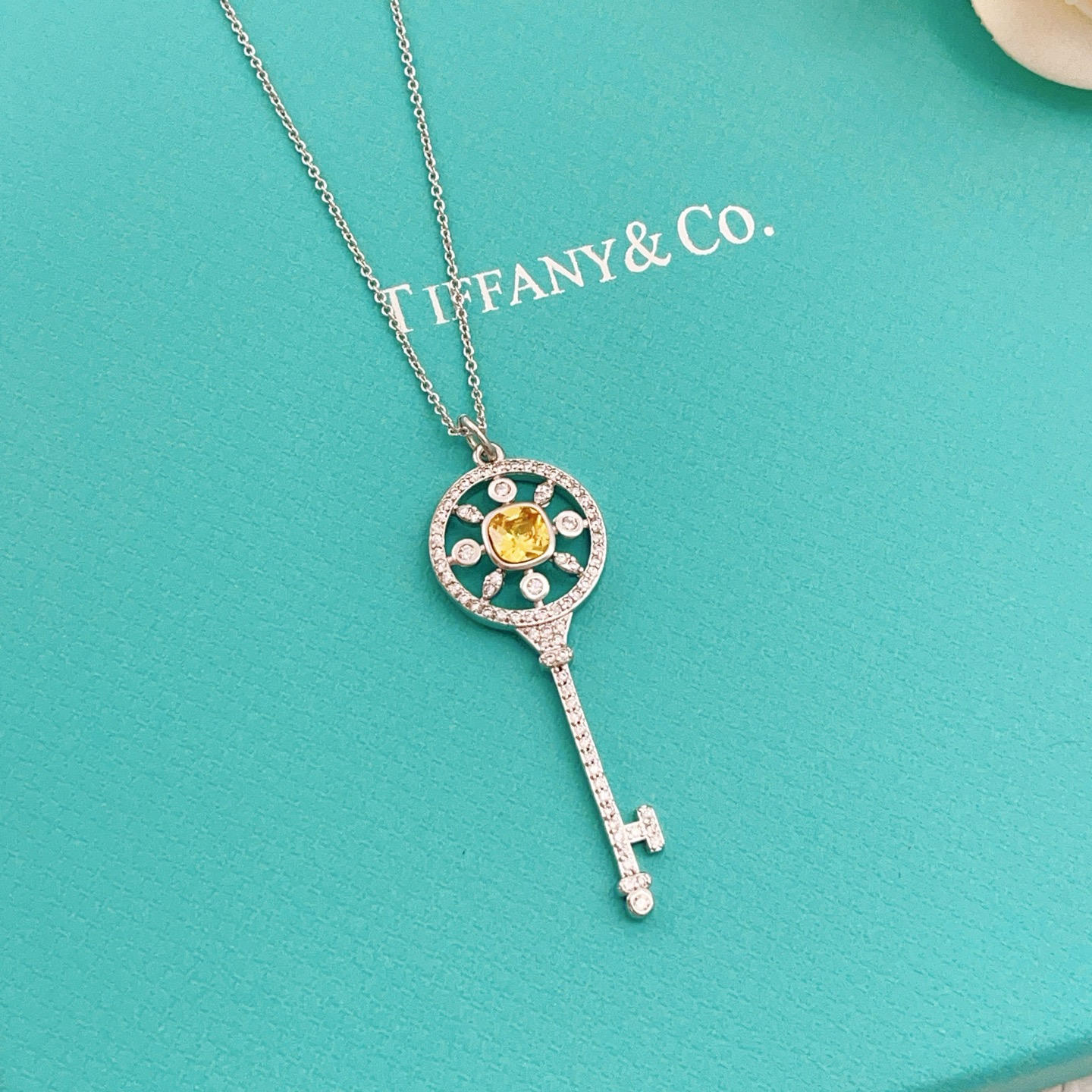 Tiffany & Co. Tiffany*帝芙尼最新款，非常的上镜‼ 设计很特别值得入手 高级手工坊系列