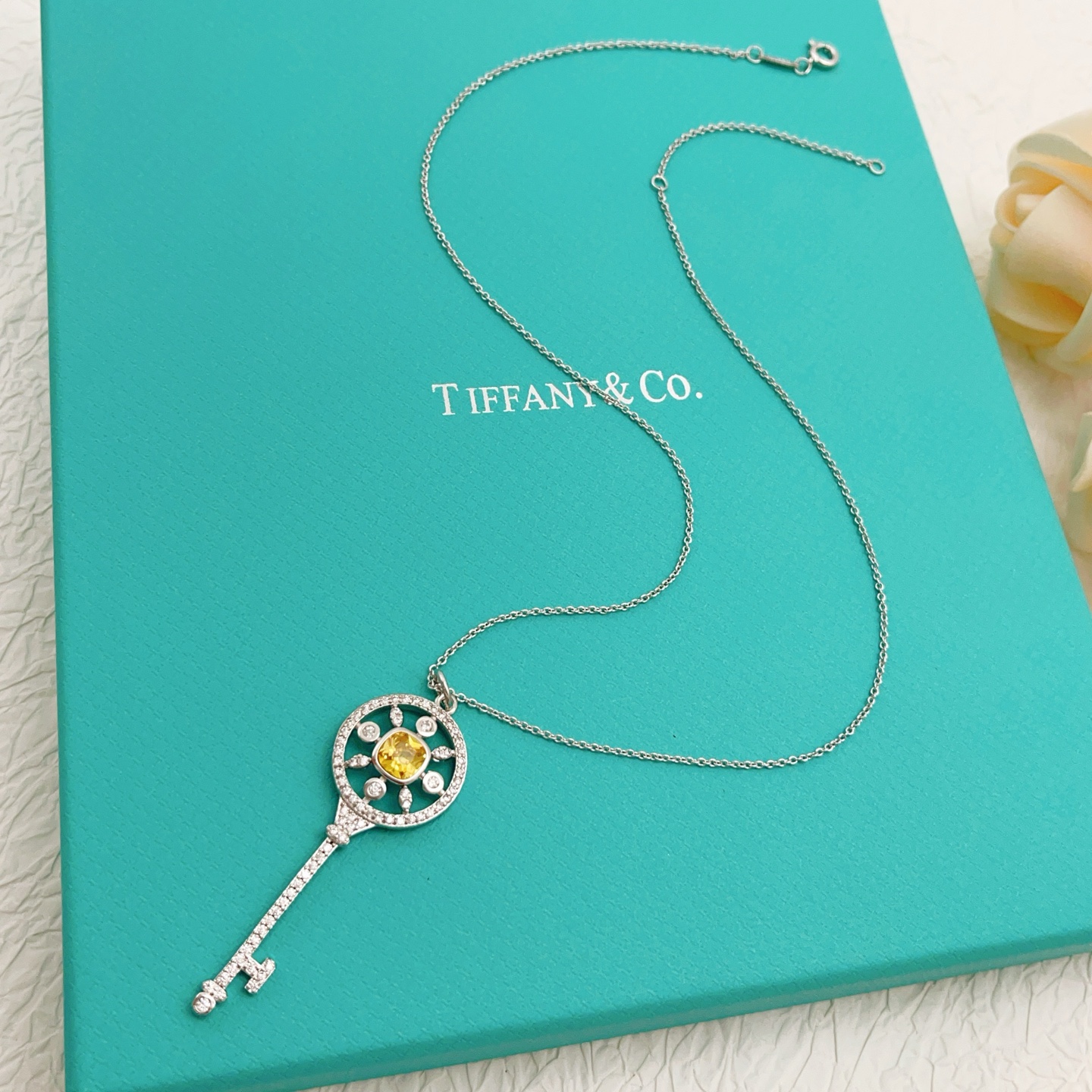 Tiffany & Co. Tiffany*帝芙尼最新款，非常的上镜‼ 设计很特别值得入手 高级手工坊系列