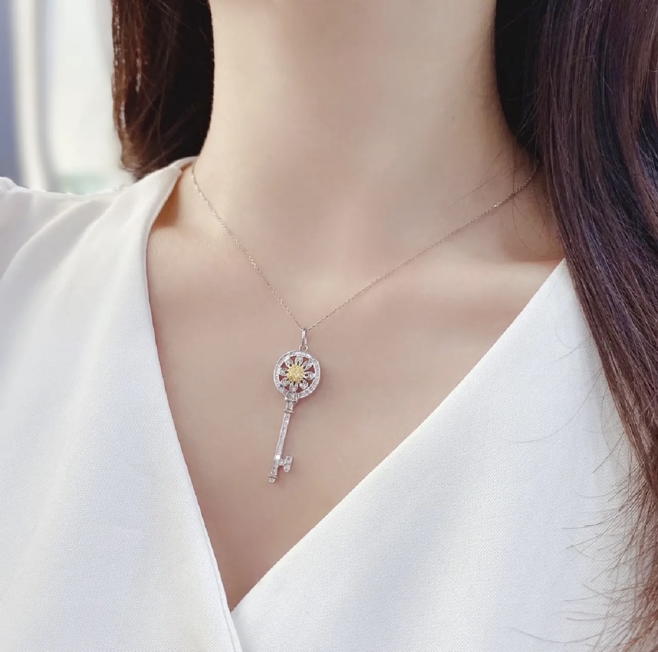 Tiffany & Co. Tiffany*帝芙尼最新款，非常的上镜‼ 设计很特别值得入手 高级手工坊系列